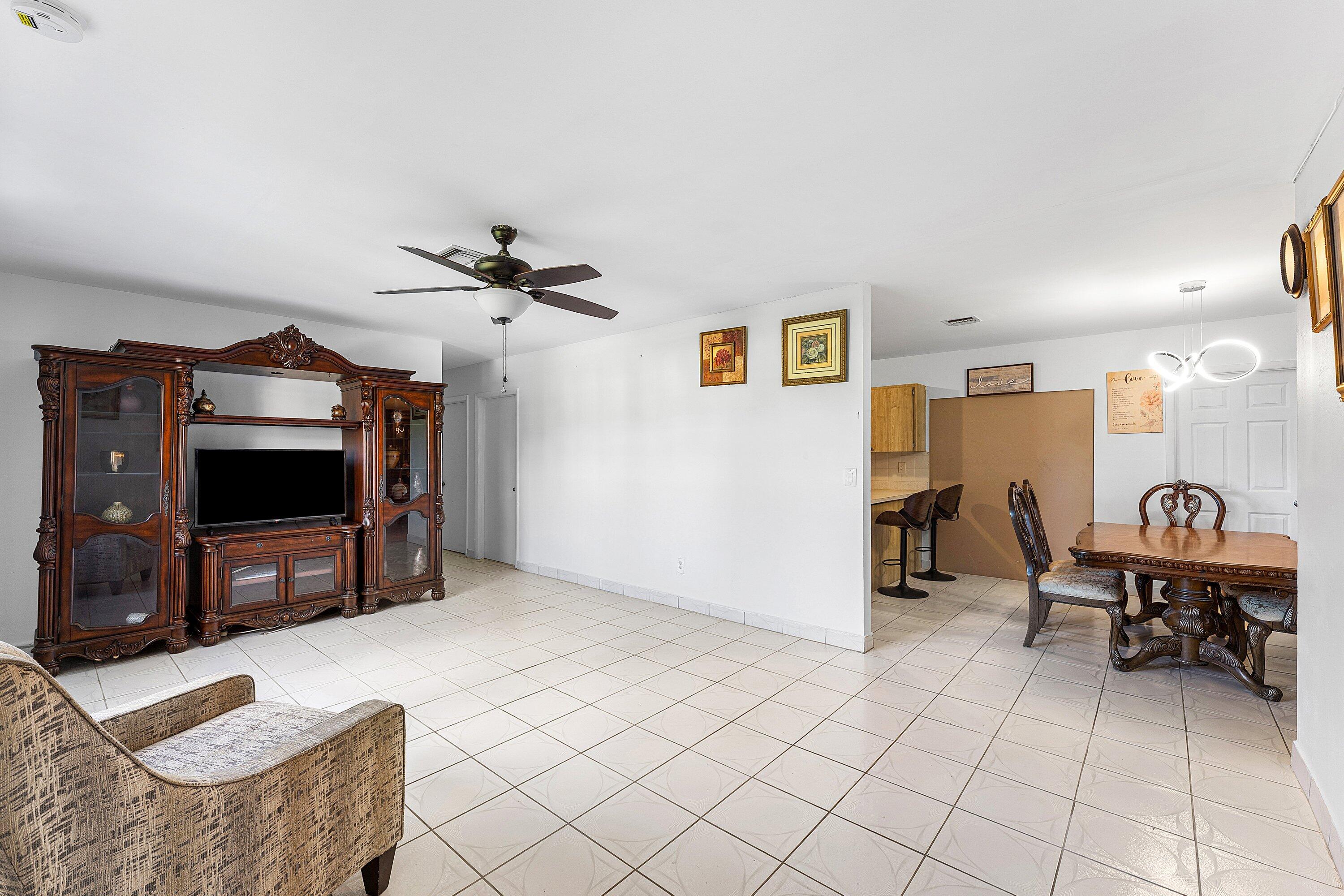 2861 Ne 5th Court Property Photo 6