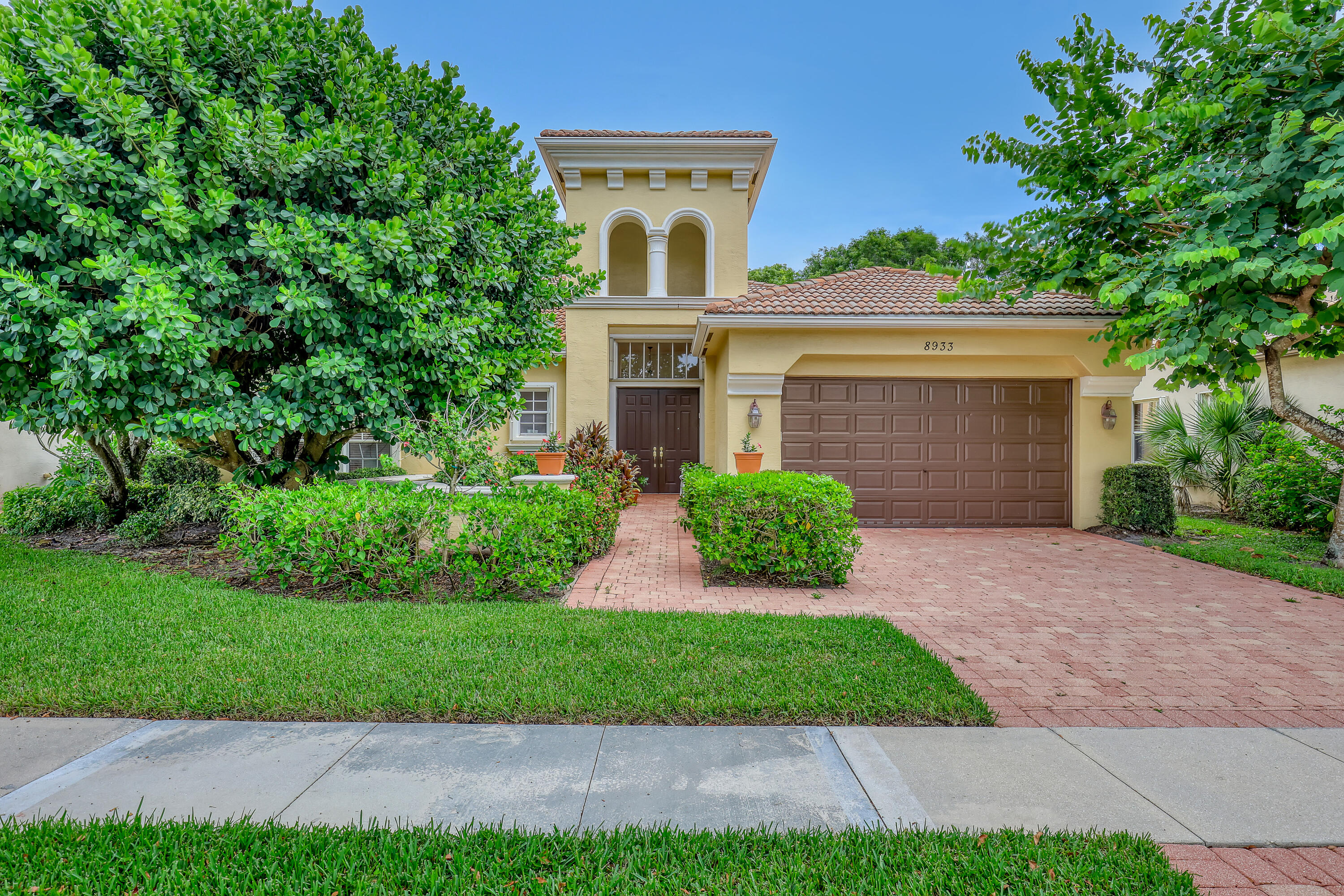 8933 Via Brilliante Property Photo 1