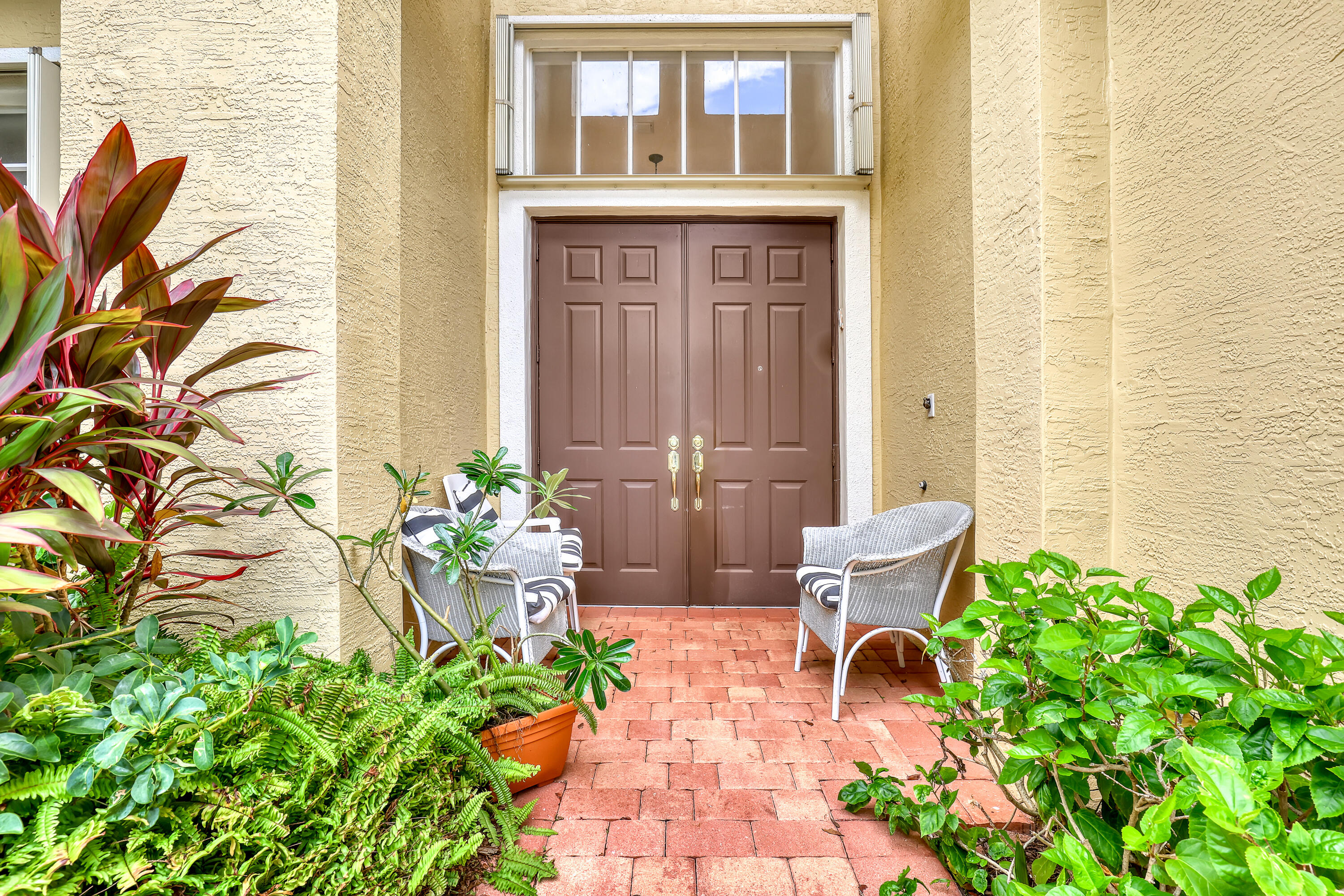 8933 Via Brilliante Property Photo 4