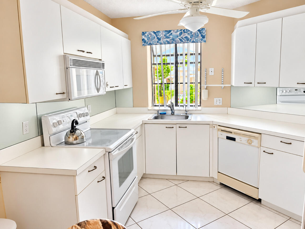 5253 Brisata Circle F Property Photo 5