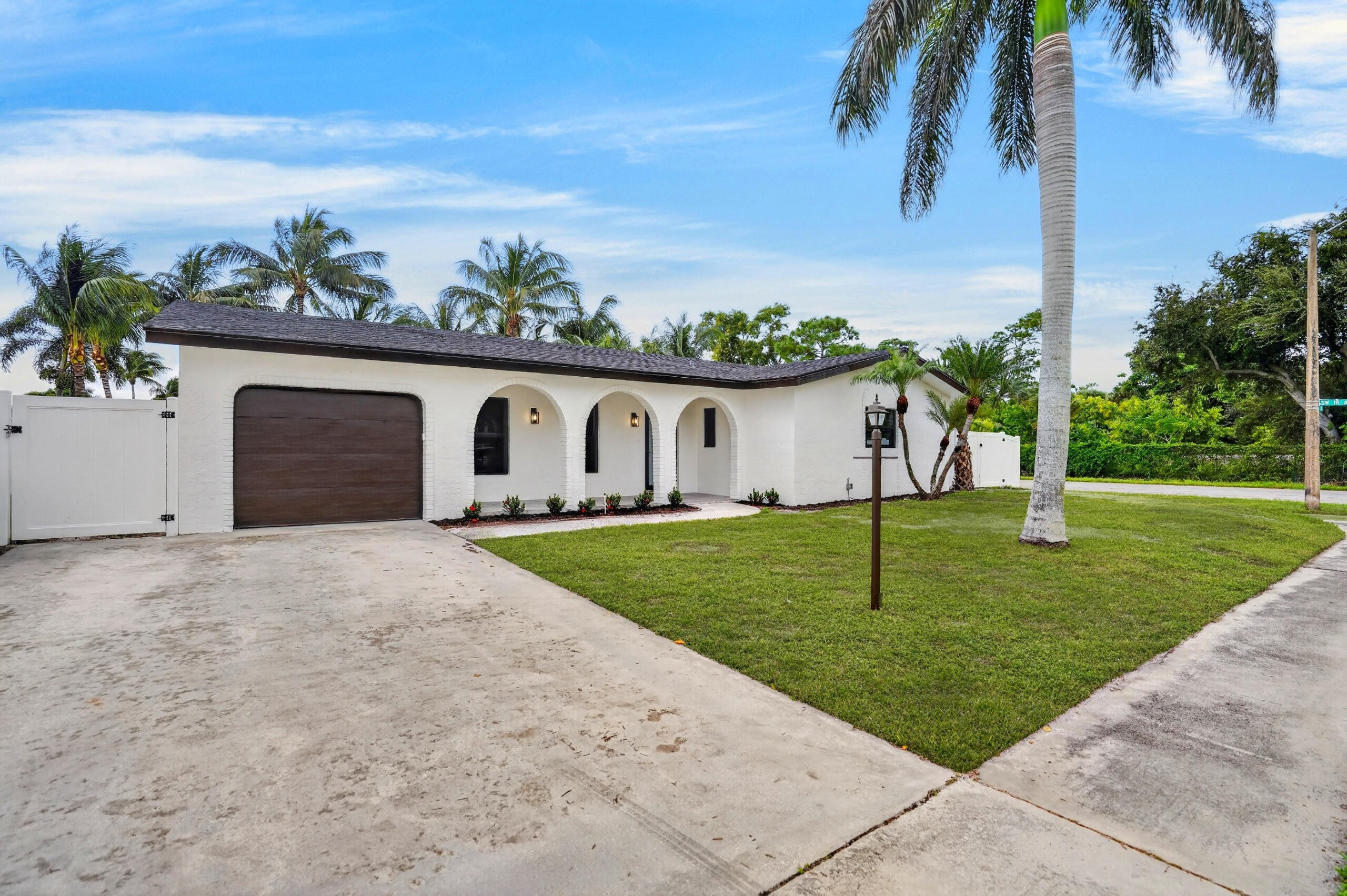 1798 Sw 10th Street Property Photo 3