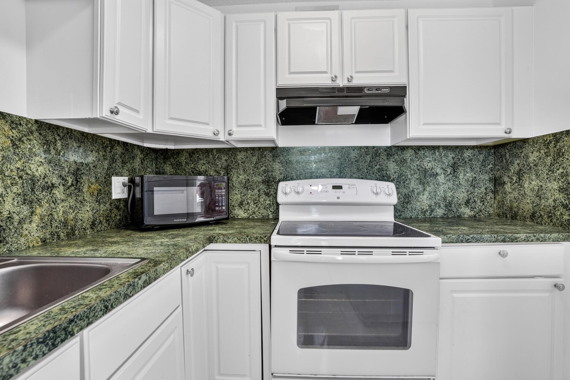 2555 Ne 11th Street 404 Property Photo 5