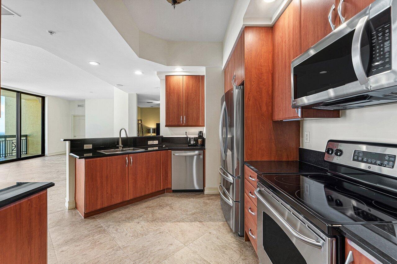 801 S Olive Avenue 1506 Property Photo 6
