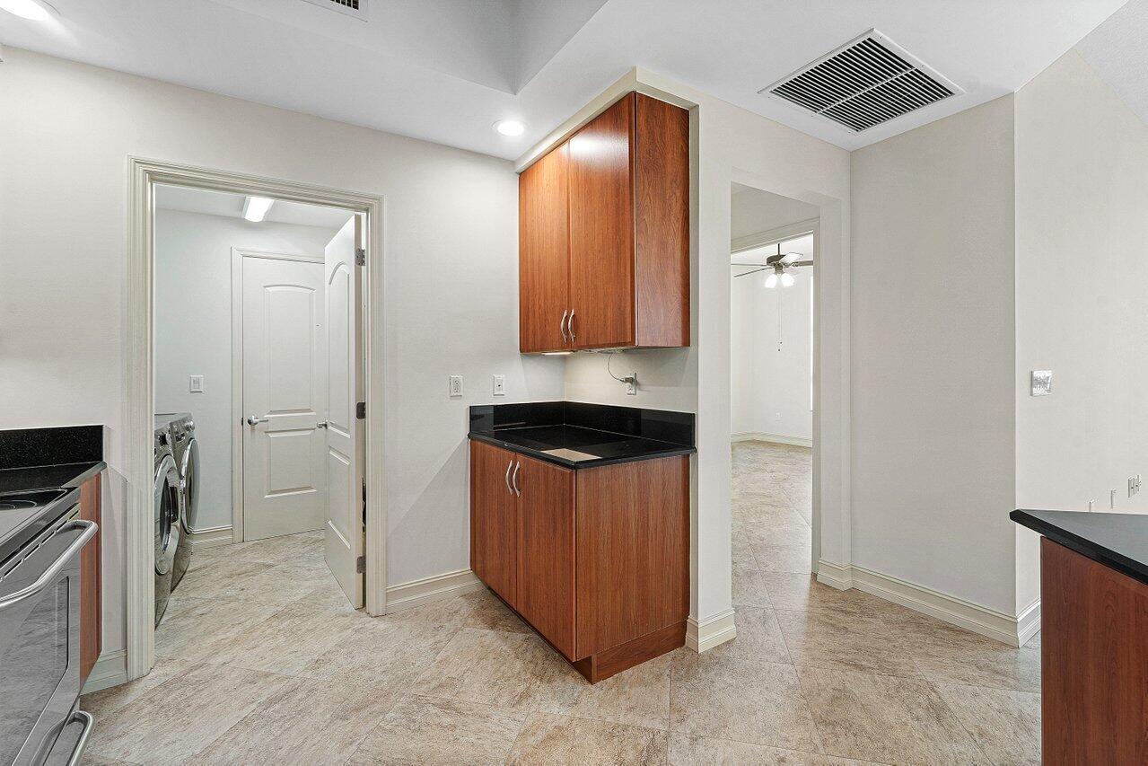 801 S Olive Avenue 1506 Property Photo 8