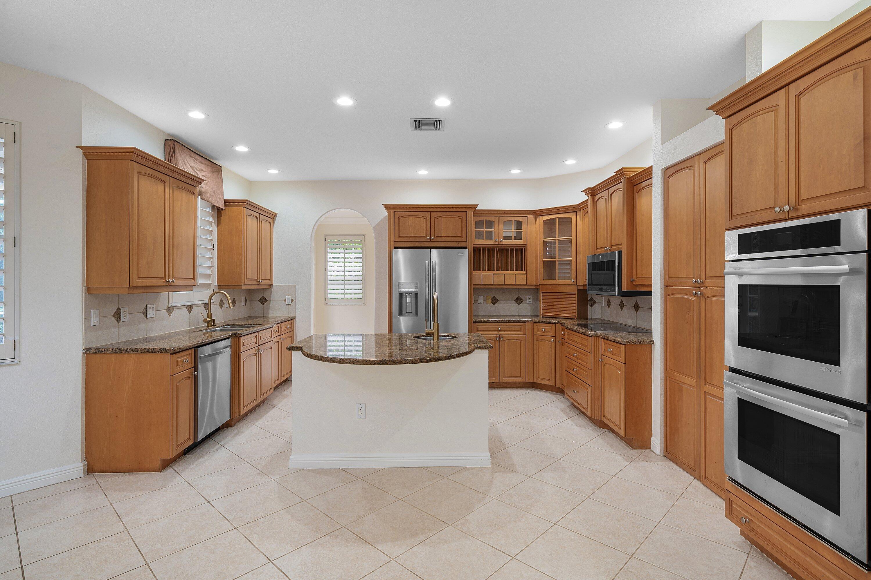 6395 Stonehurst Circle Property Photo 10