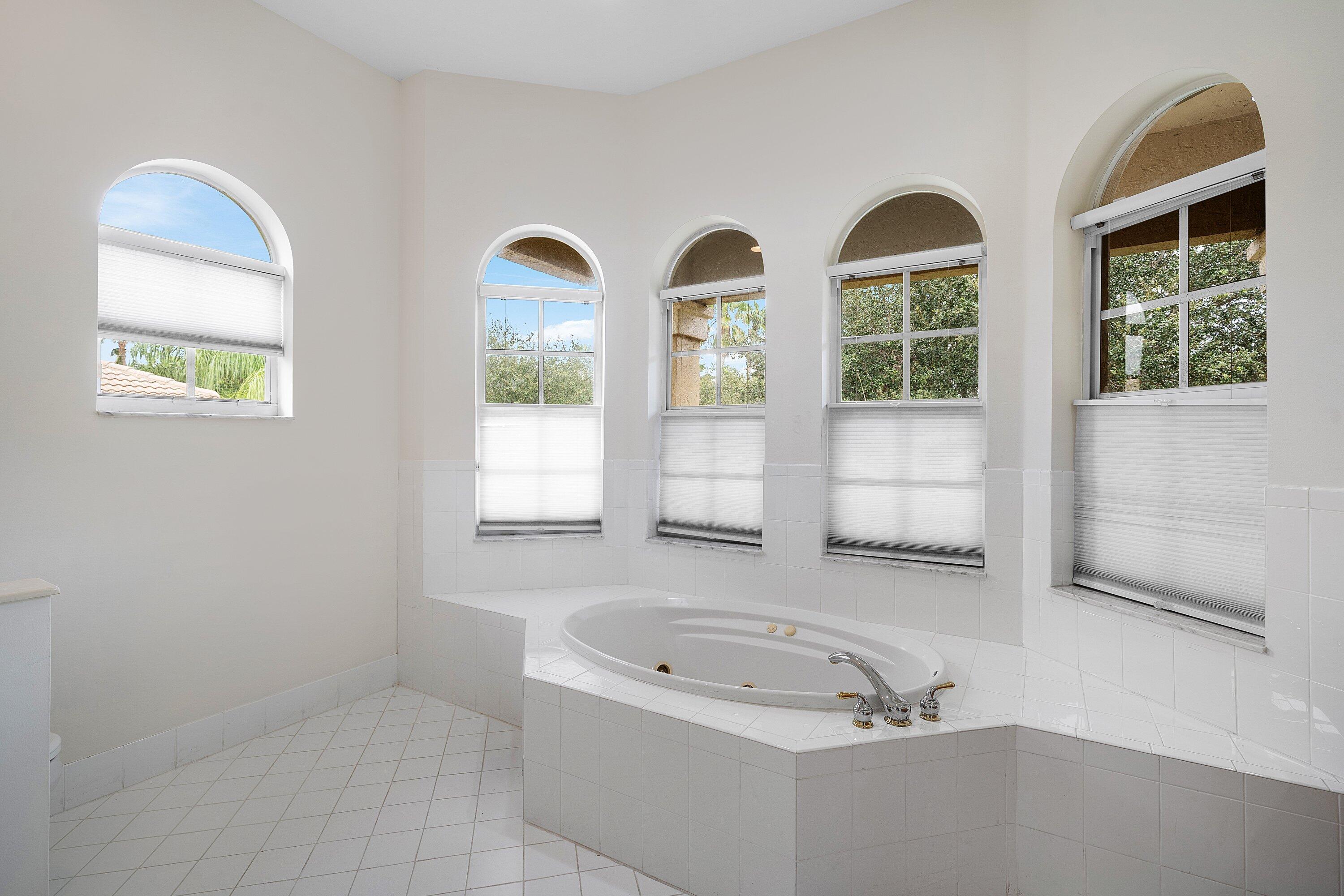 6395 Stonehurst Circle Property Photo 15