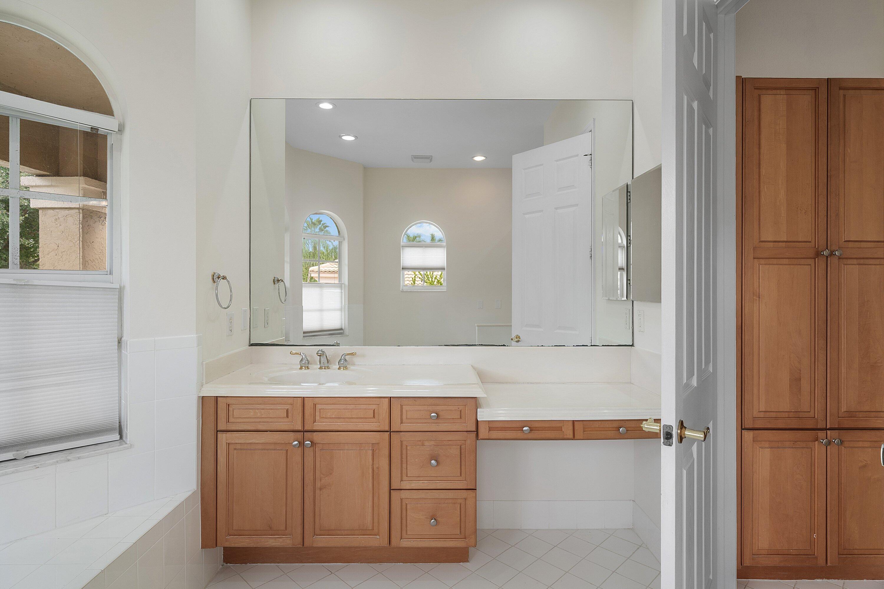 6395 Stonehurst Circle Property Photo 16
