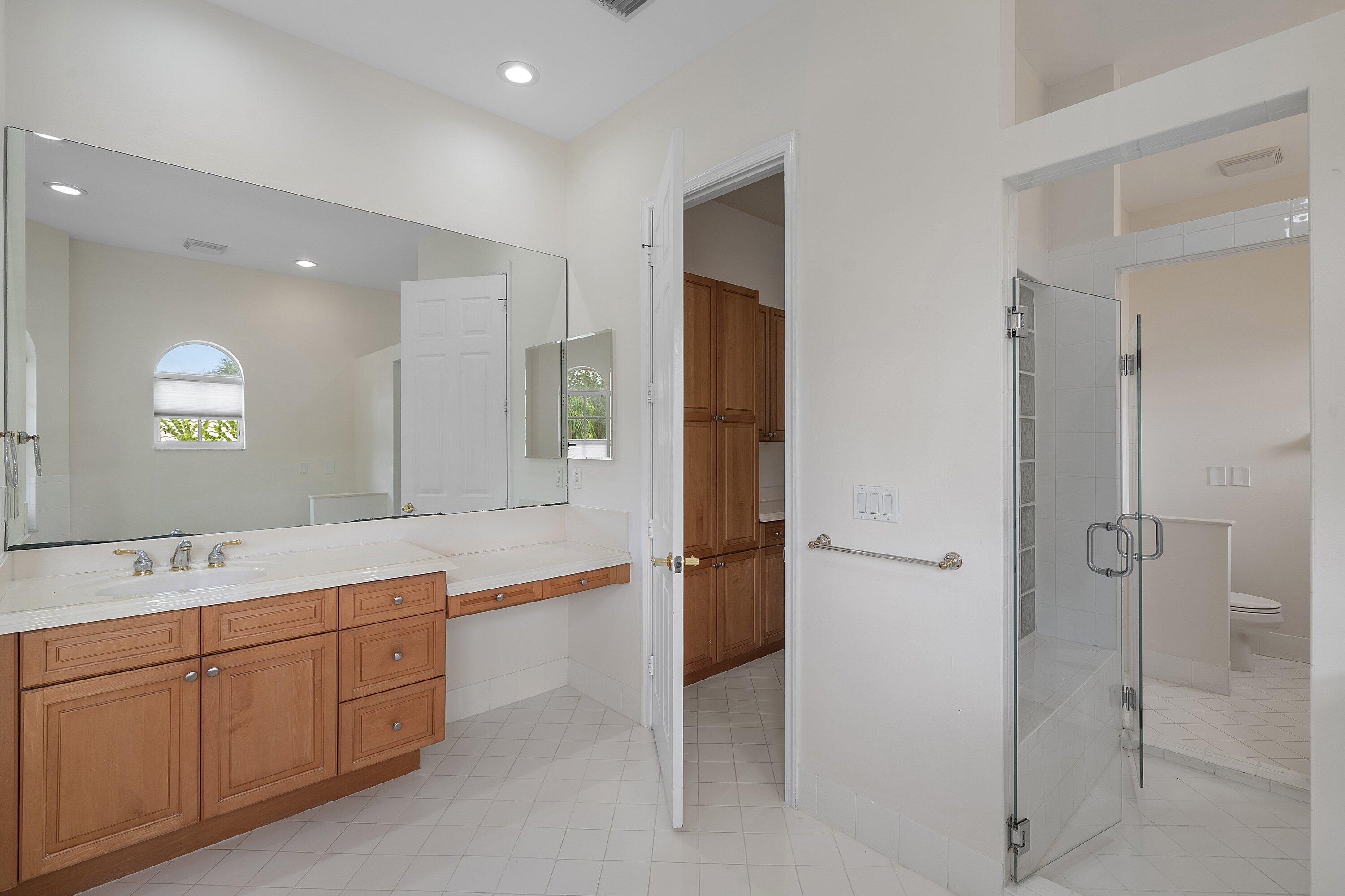 6395 Stonehurst Circle Property Photo 18