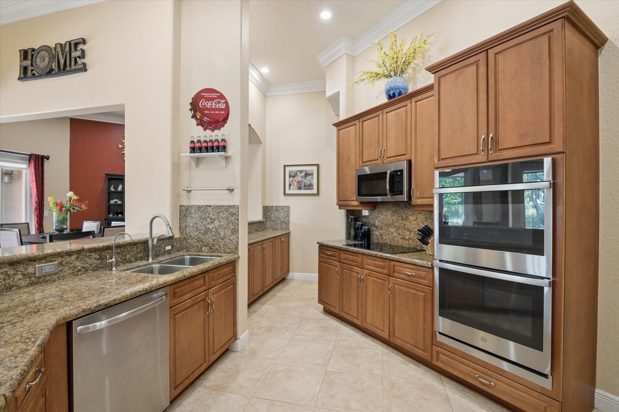 10888 Nw 67th Place Property Photo 10