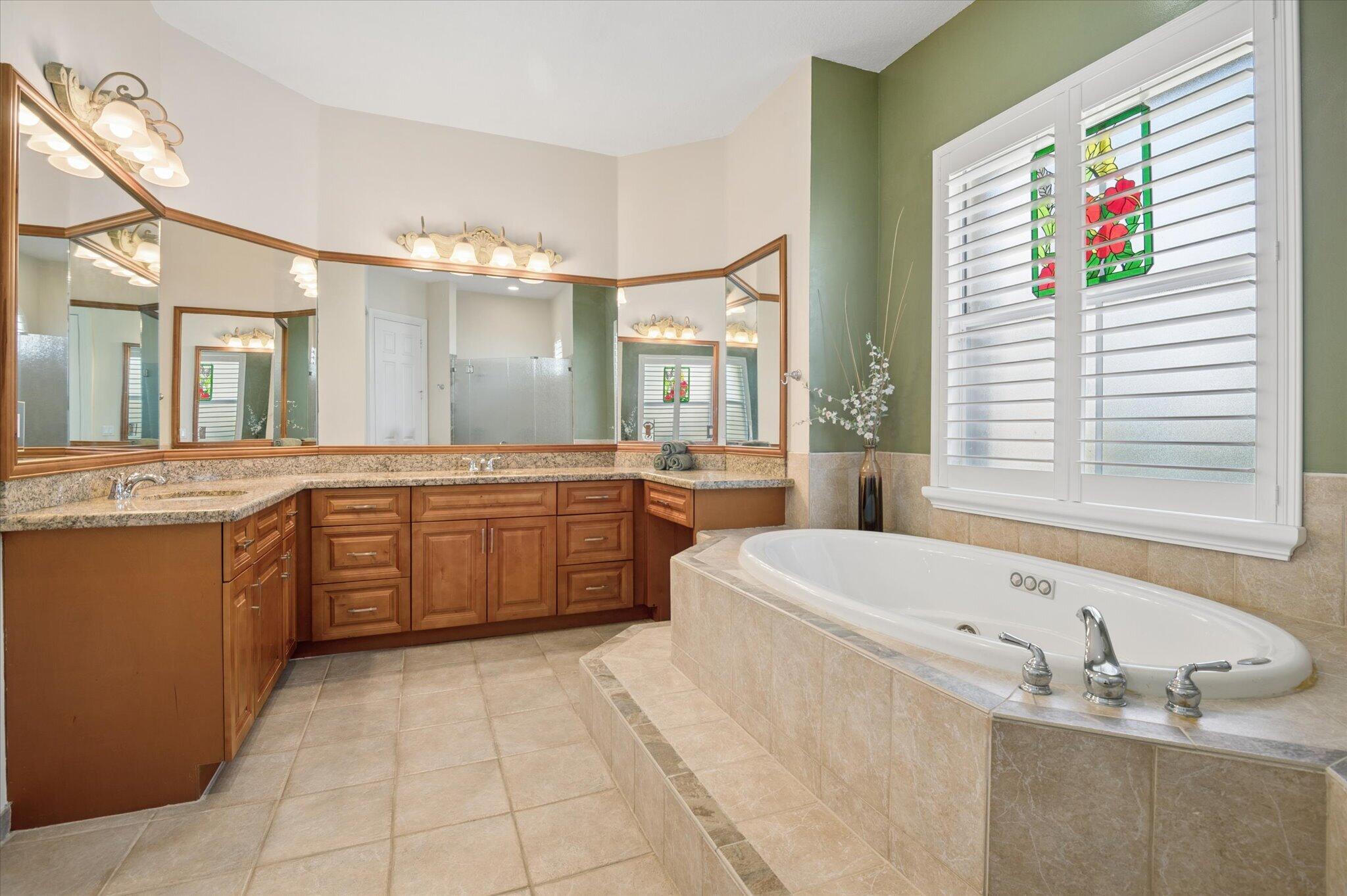 10888 Nw 67th Place Property Photo 13