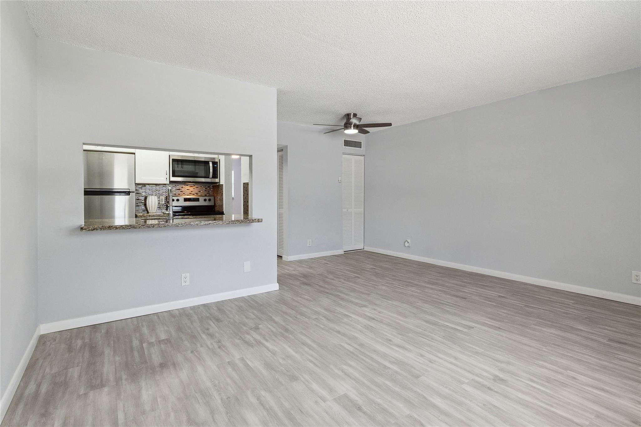 1470 N Dixie Highway 19 Property Photo 2