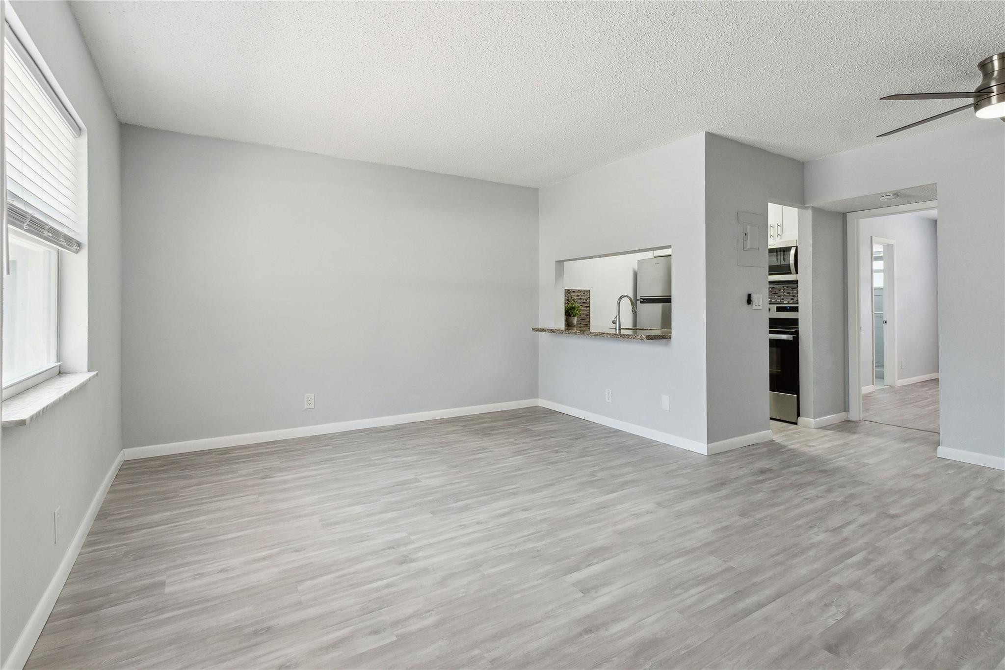 1470 N Dixie Highway 19 Property Photo 3
