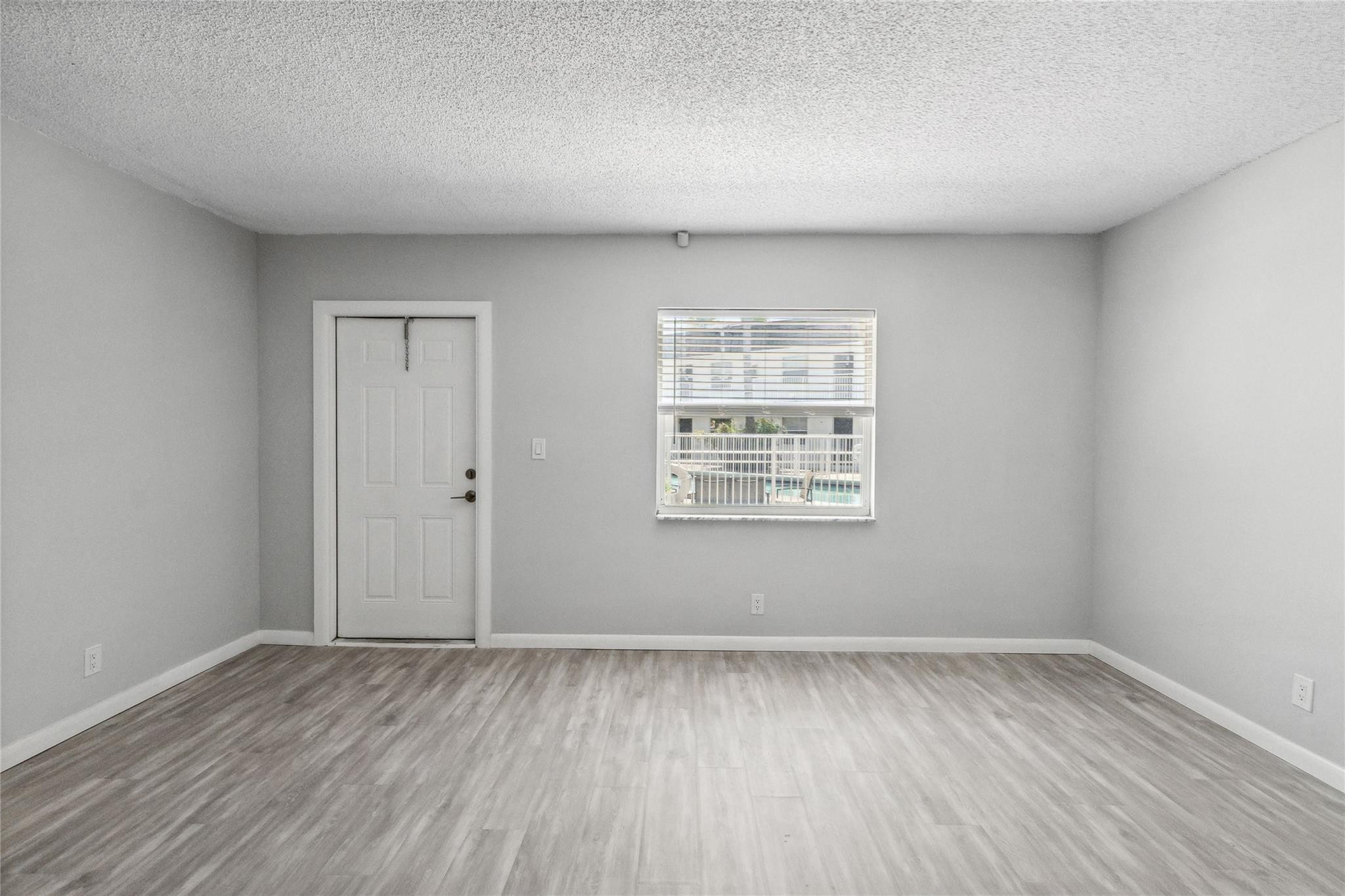 1470 N Dixie Highway 19 Property Photo 5