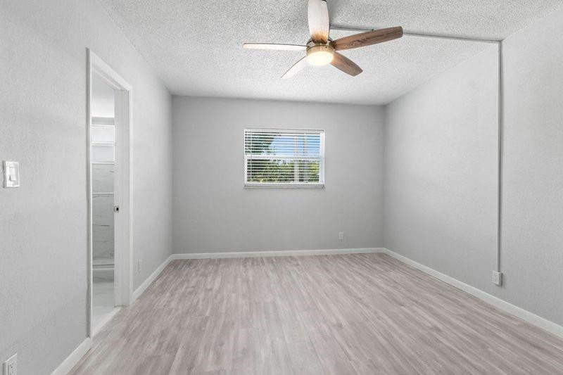 1470 N Dixie Highway 19 Property Photo 6