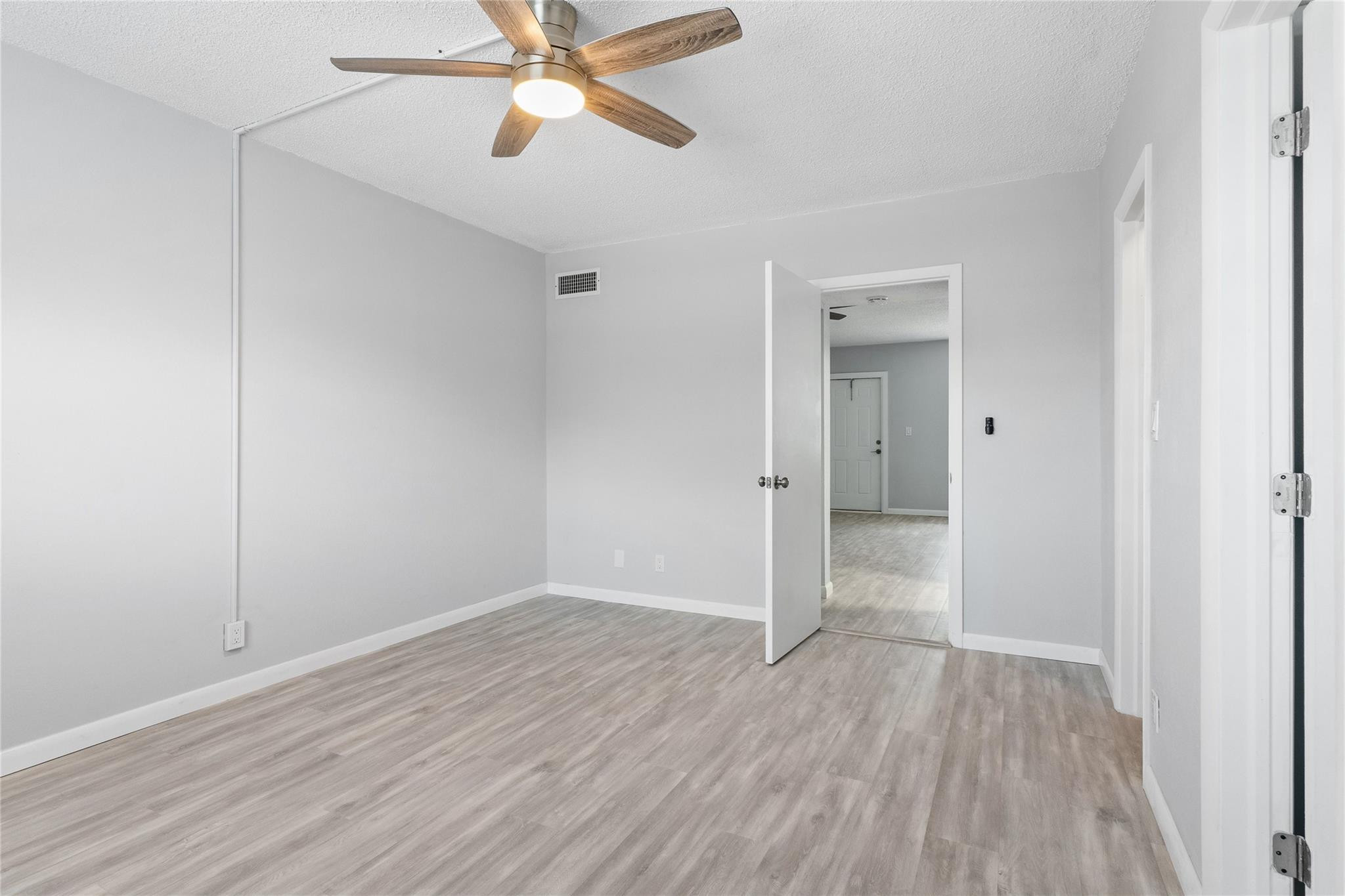 1470 N Dixie Highway 19 Property Photo 7