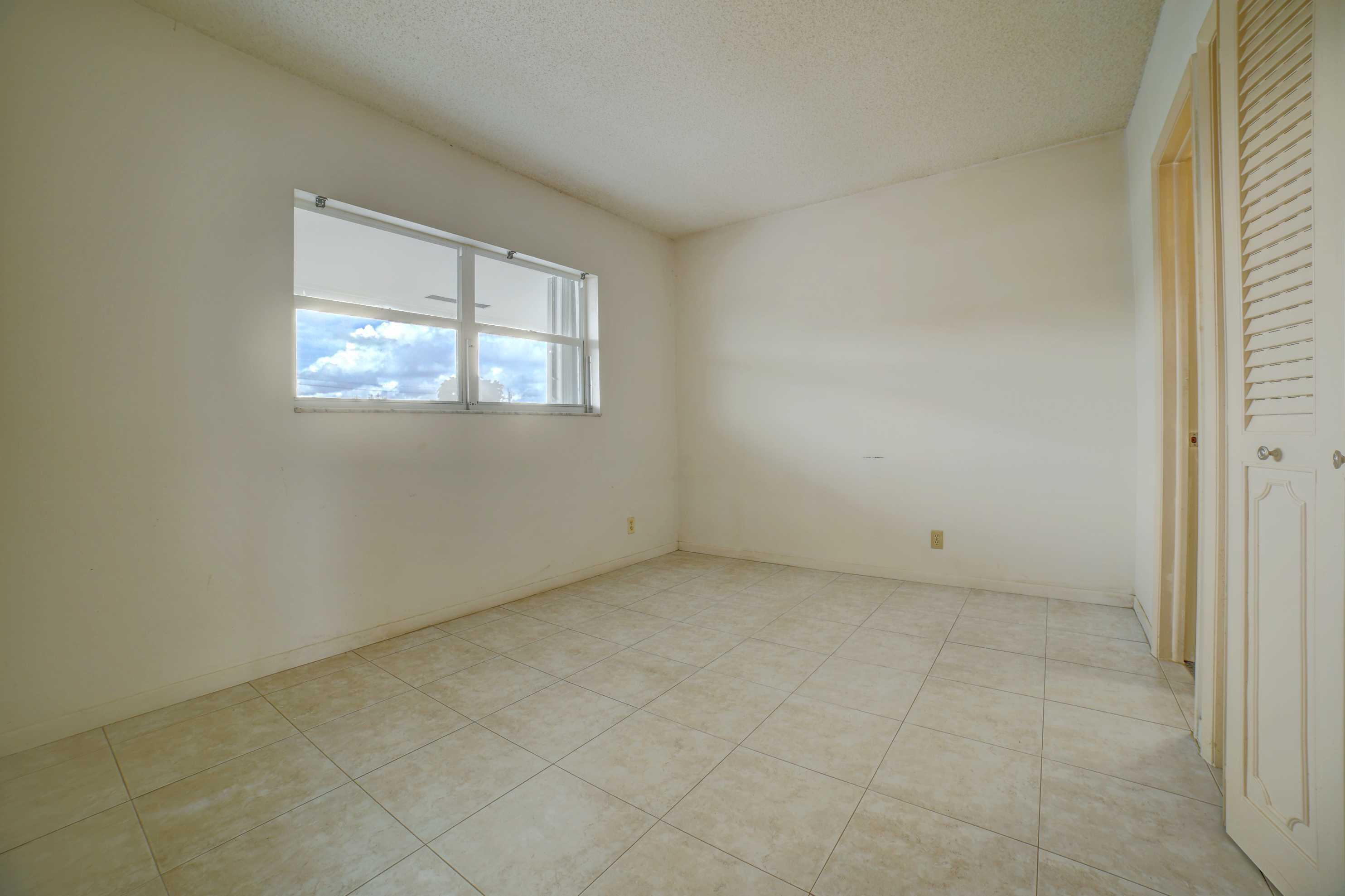 1118 Lake Terrace 215 Property Photo 11