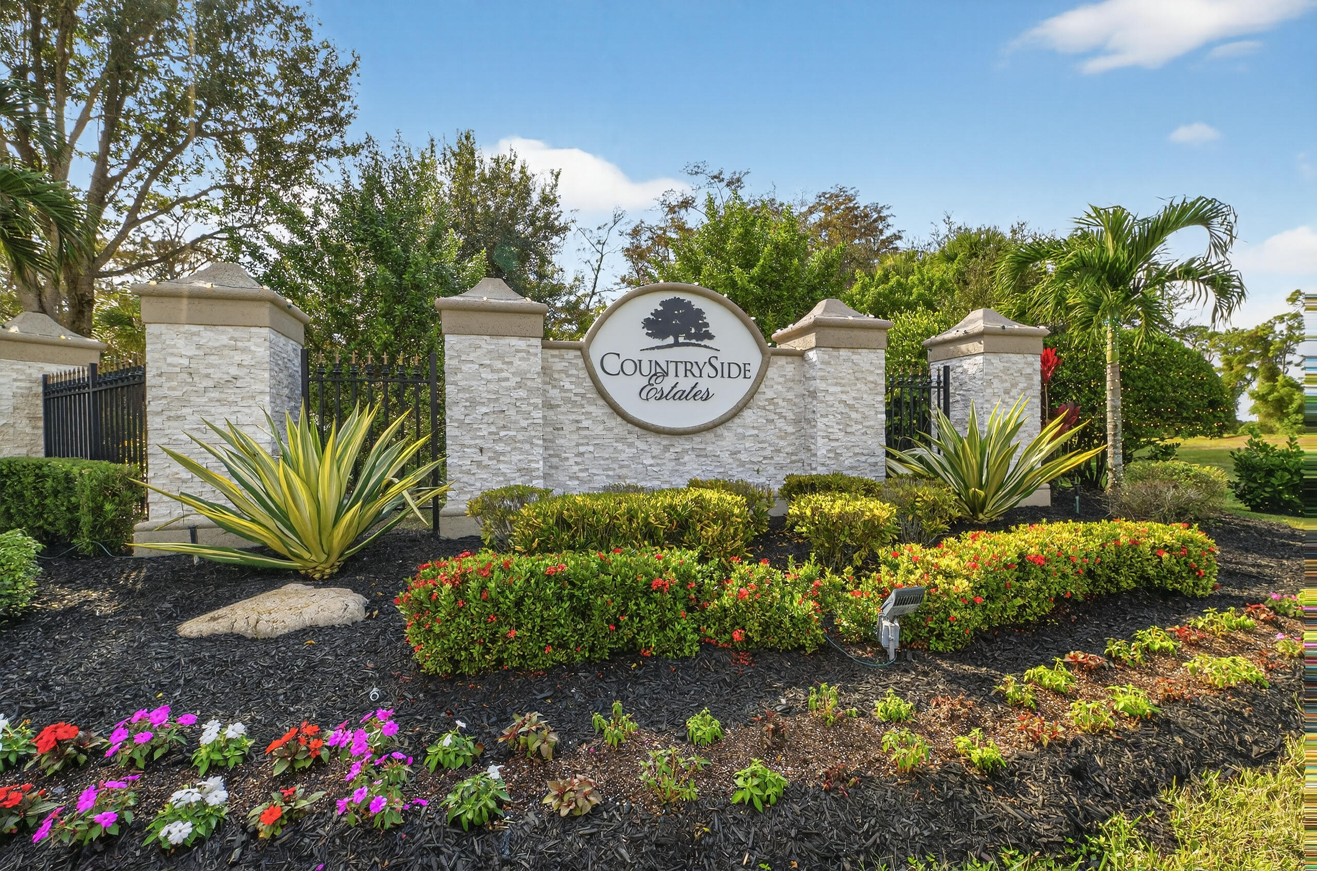 10625 Oak Meadow Lane Property Photo 1