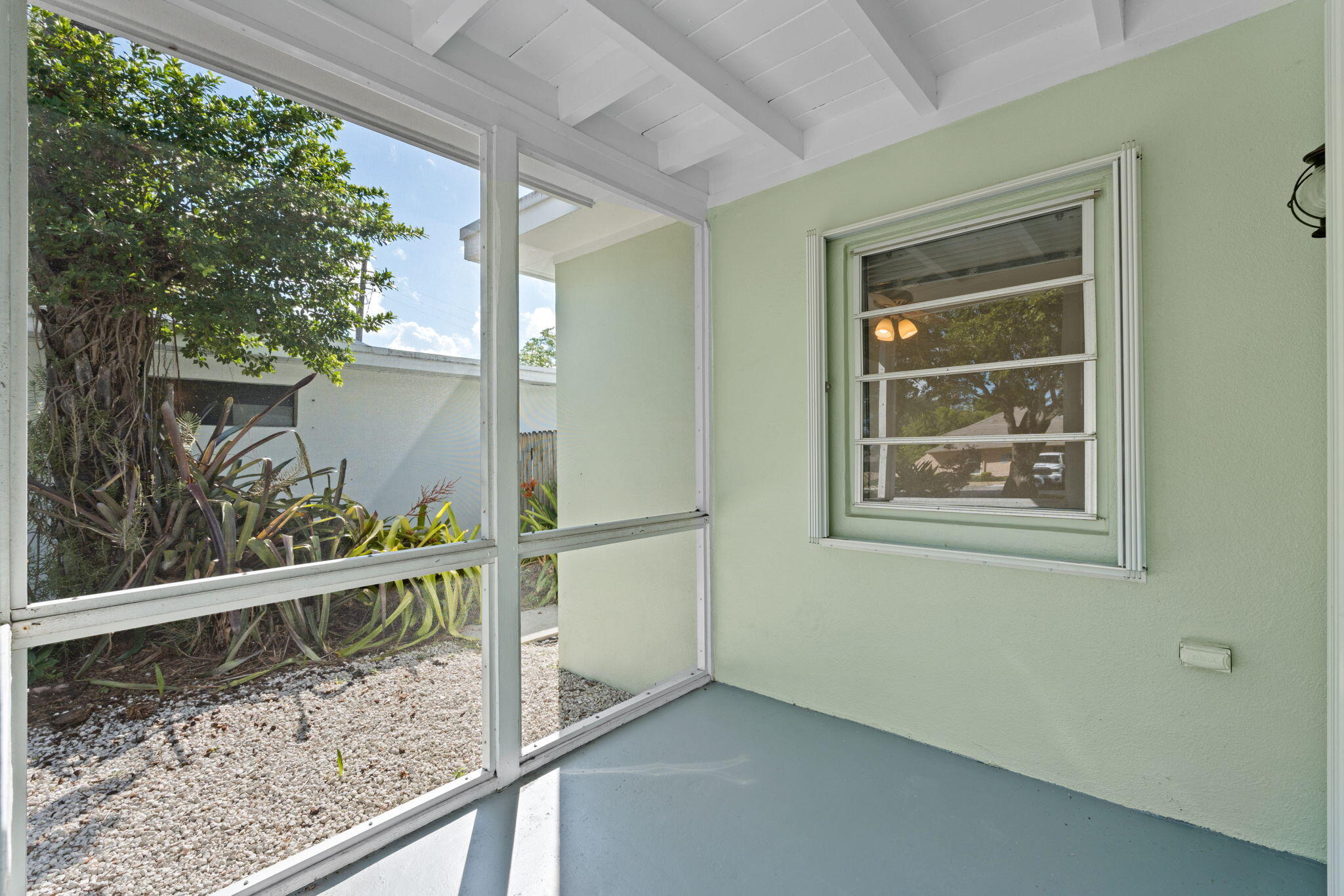128 E Central Boulevard Property Photo 2