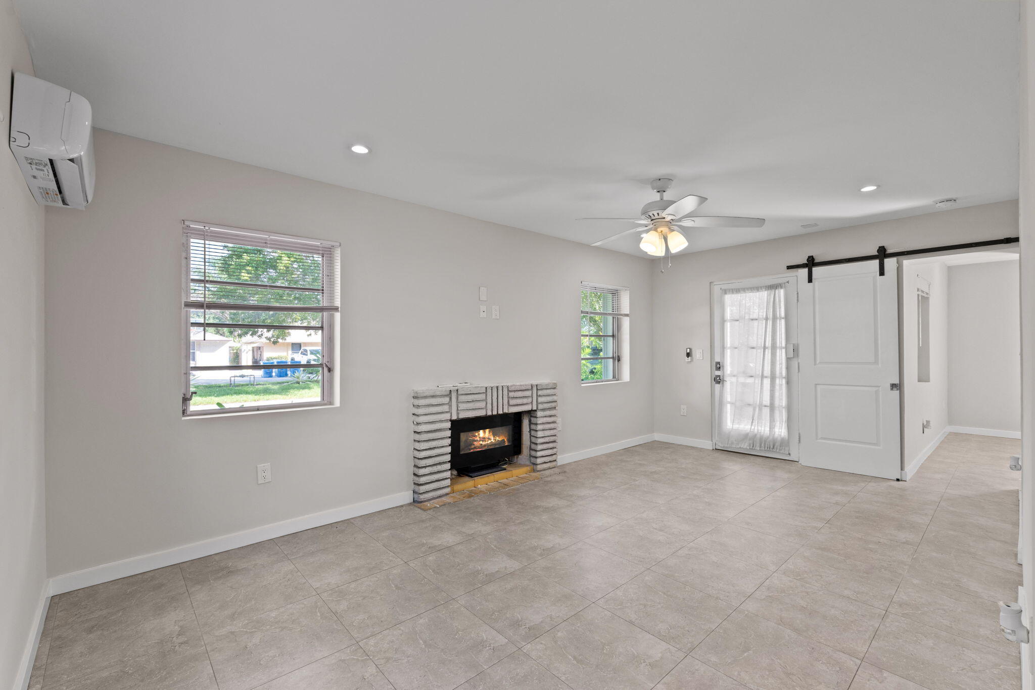 128 E Central Boulevard Property Photo 4