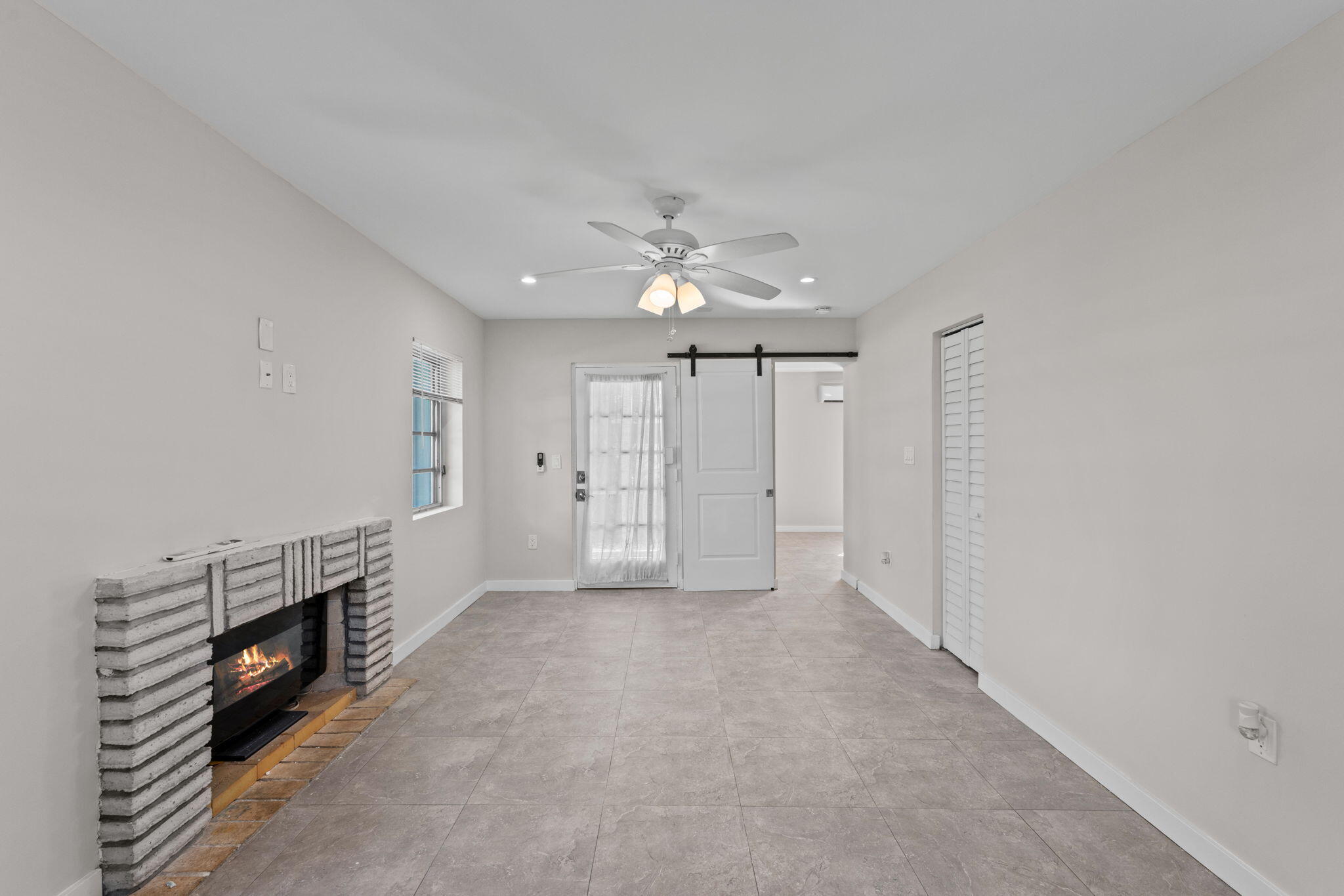 128 E Central Boulevard Property Photo 5