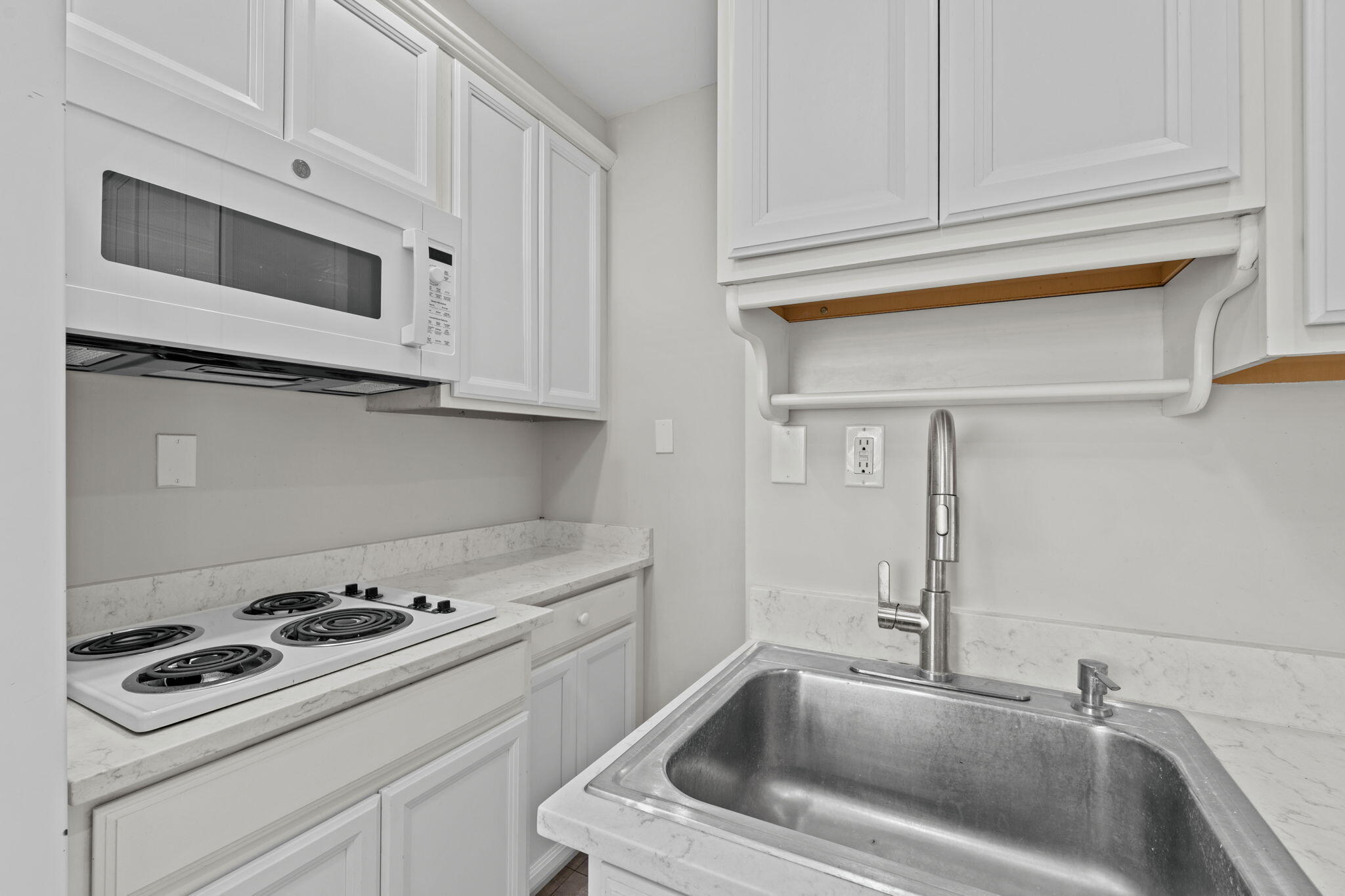 128 E Central Boulevard Property Photo 12