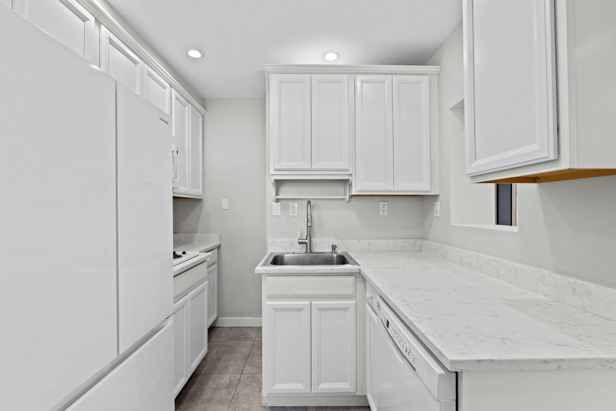 128 E Central Boulevard Property Photo 13