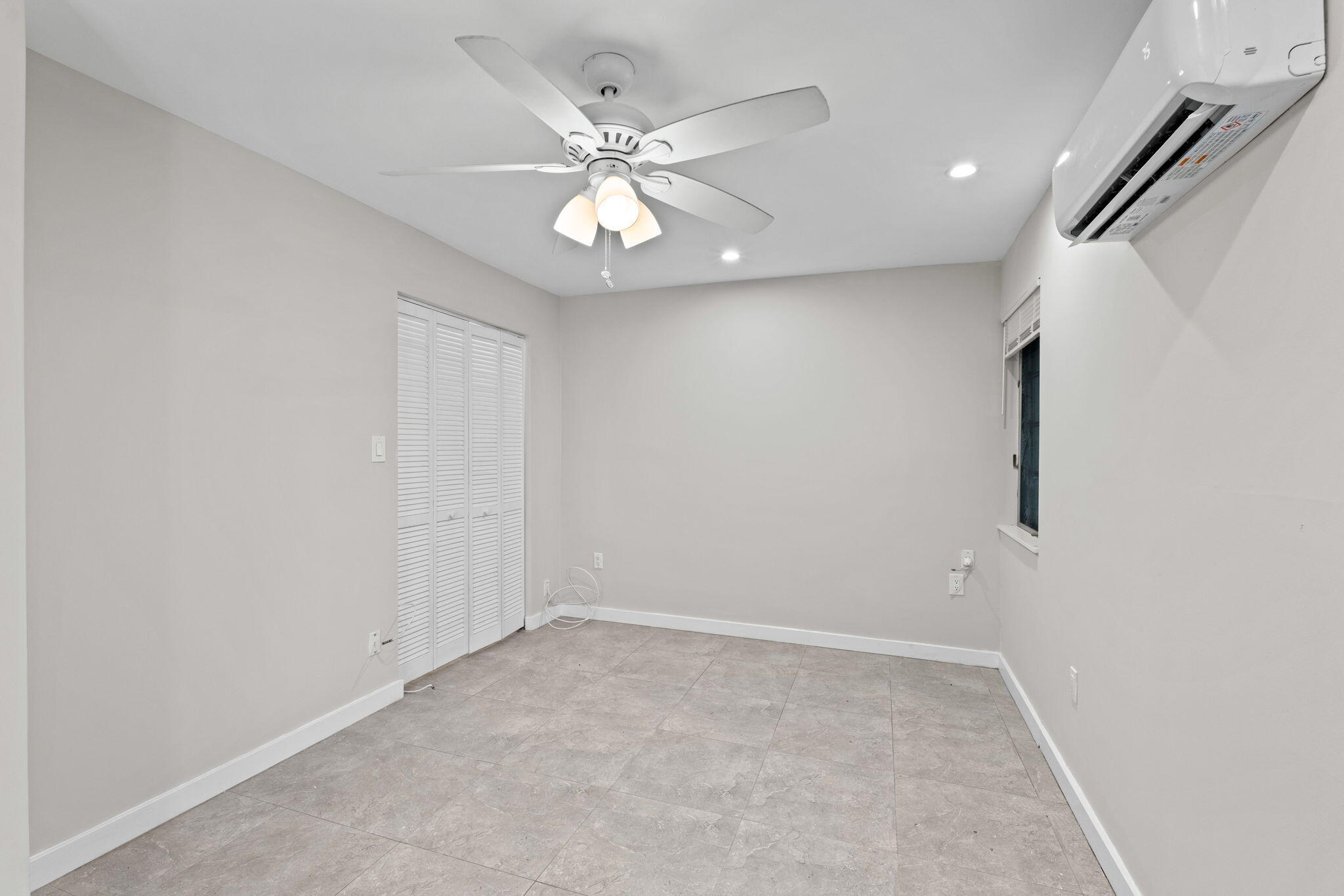 128 E Central Boulevard Property Photo 14