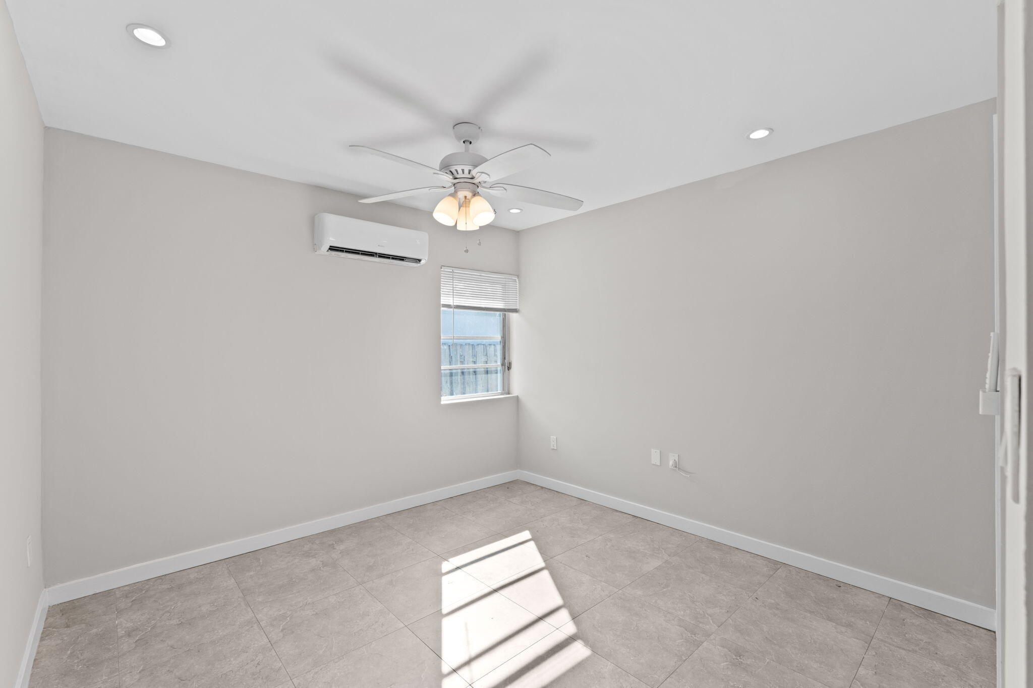 128 E Central Boulevard Property Photo 16