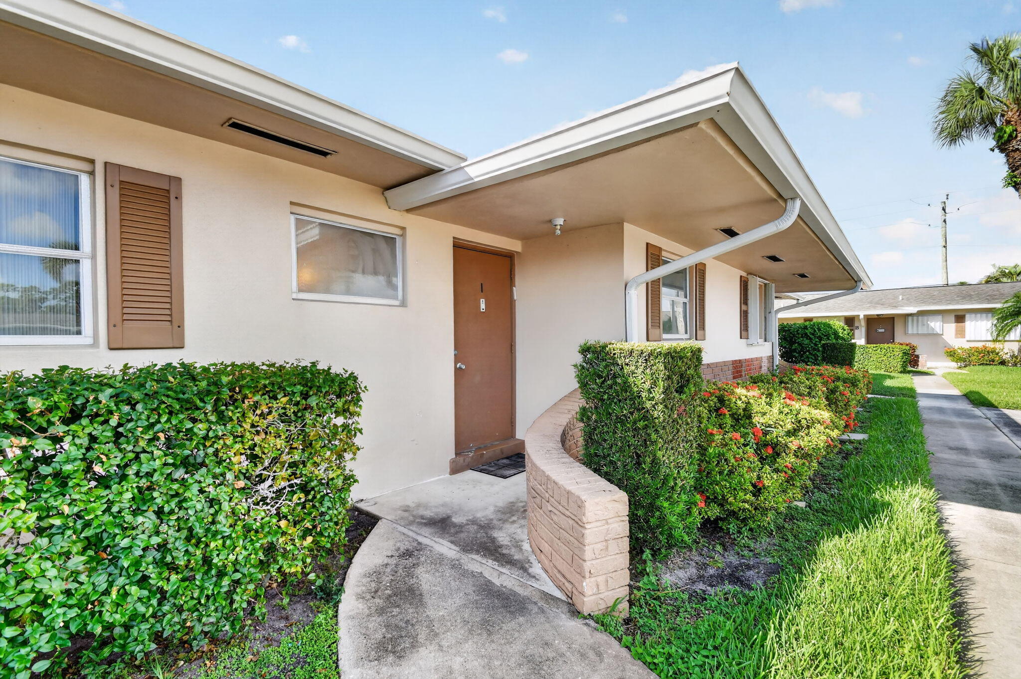 2593 Dudley Drive W I Property Photo 2