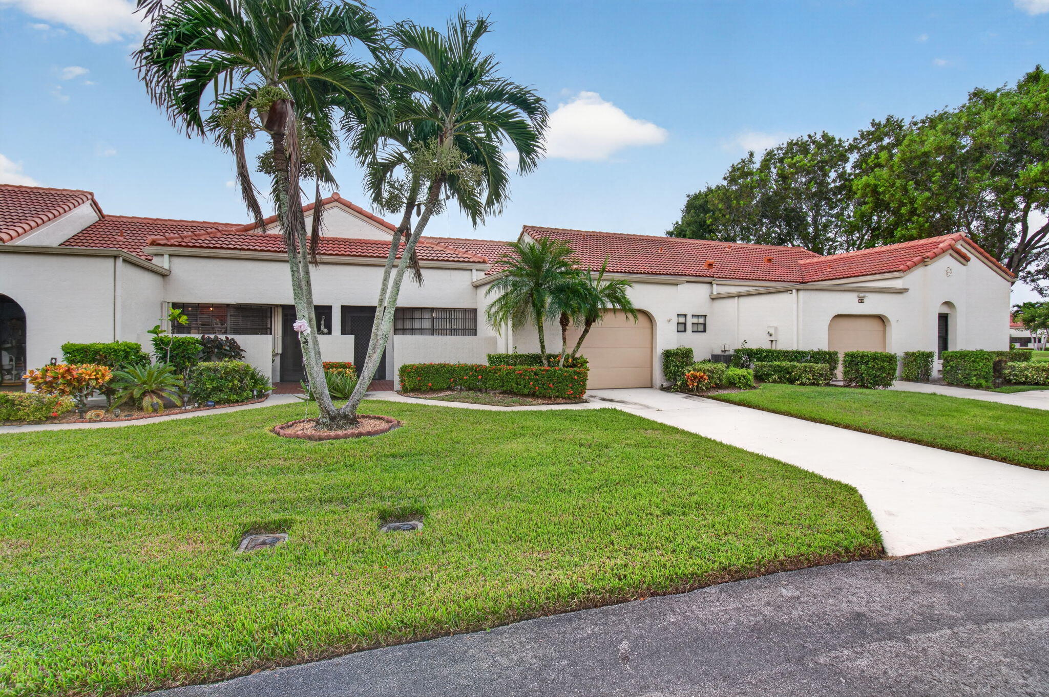 5887 Parkwalk Circle W Property Photo 1