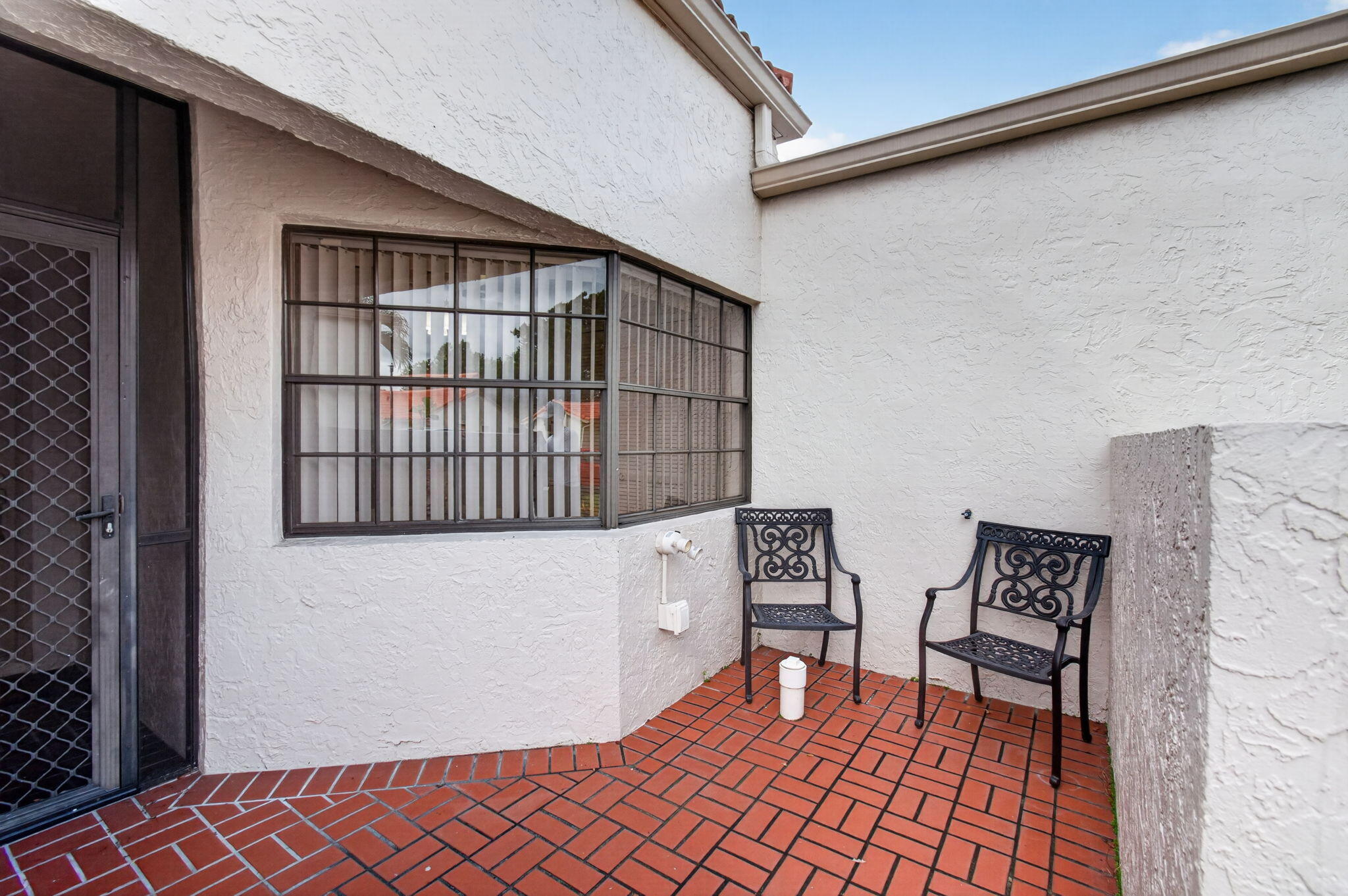 5887 Parkwalk Circle W Property Photo 3