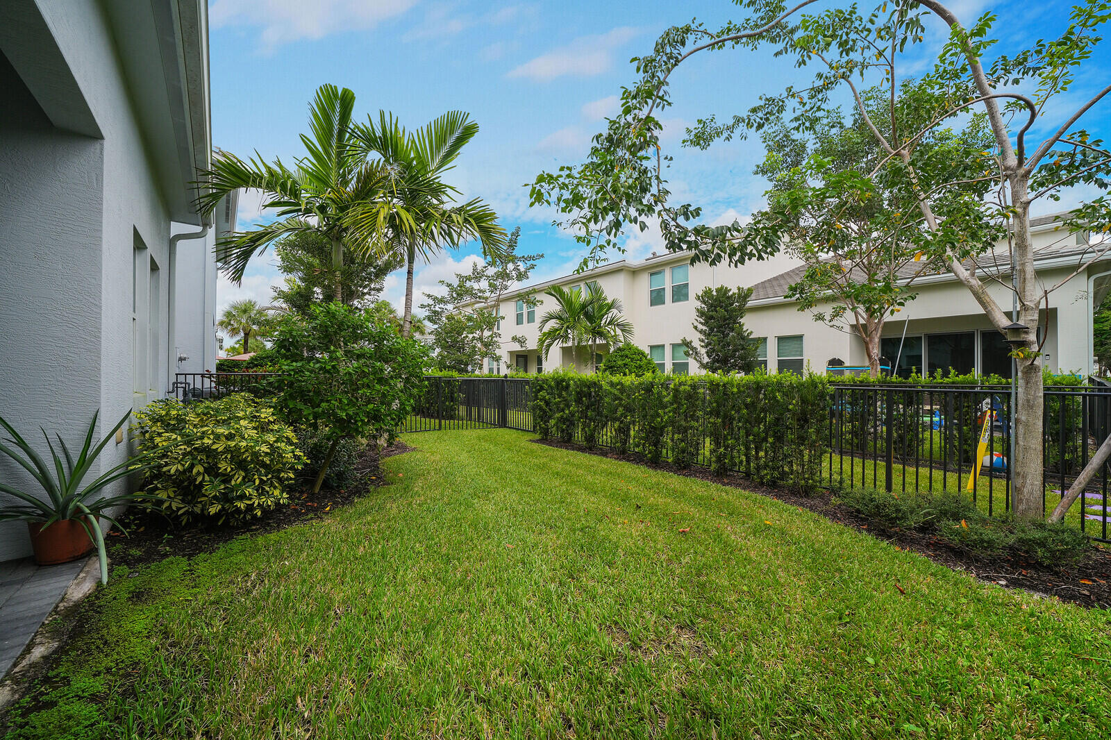 16403 Helix Court Property Photo 8