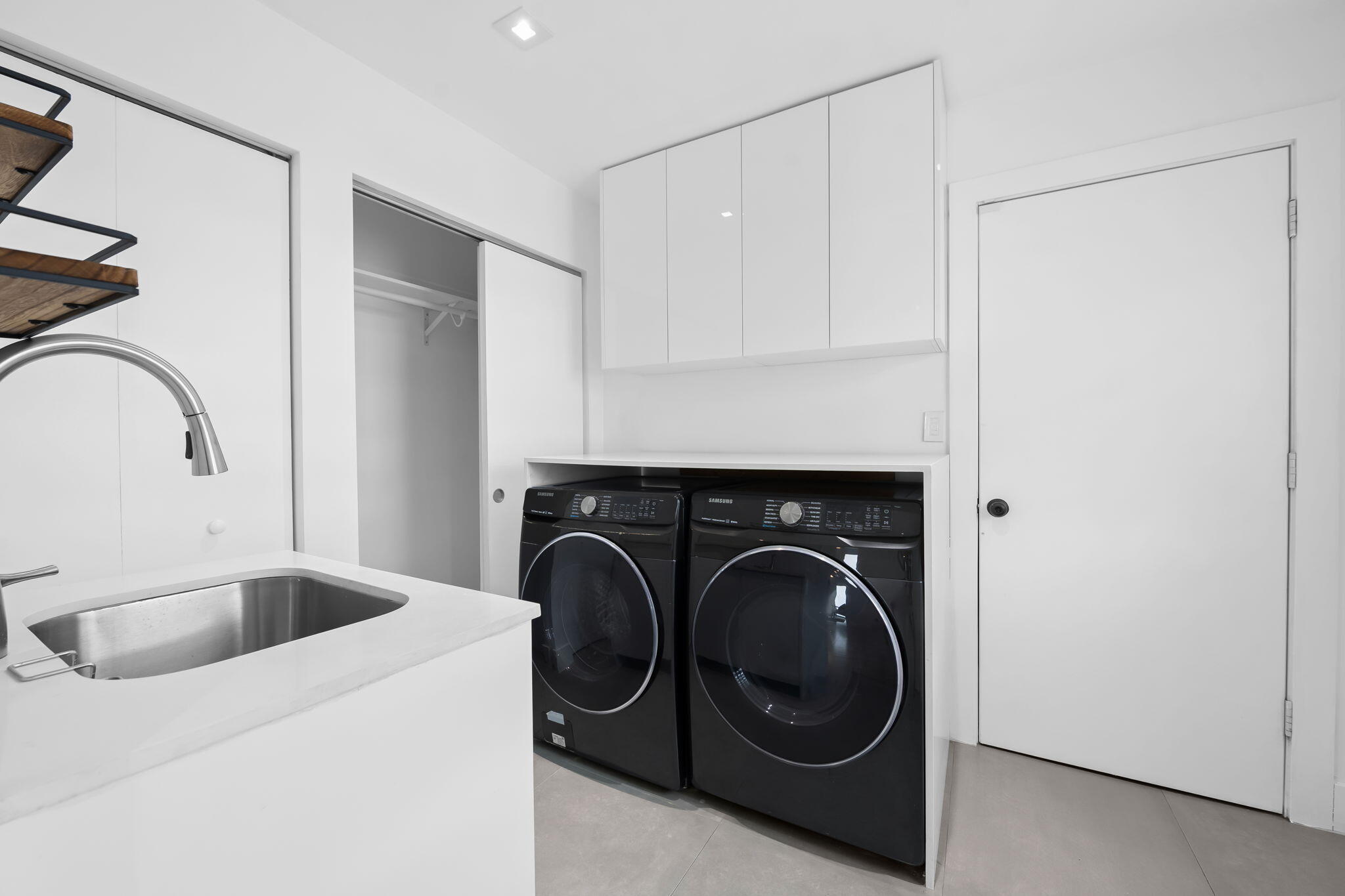 2041 Ne 52nd Street Property Photo 15
