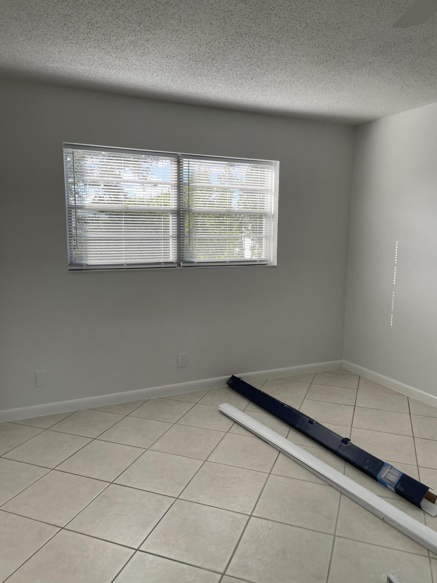 162 Camden G Property Photo 4