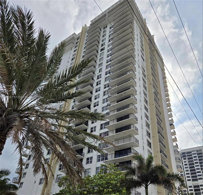 2201 S Ocean Drive Property Photo 1