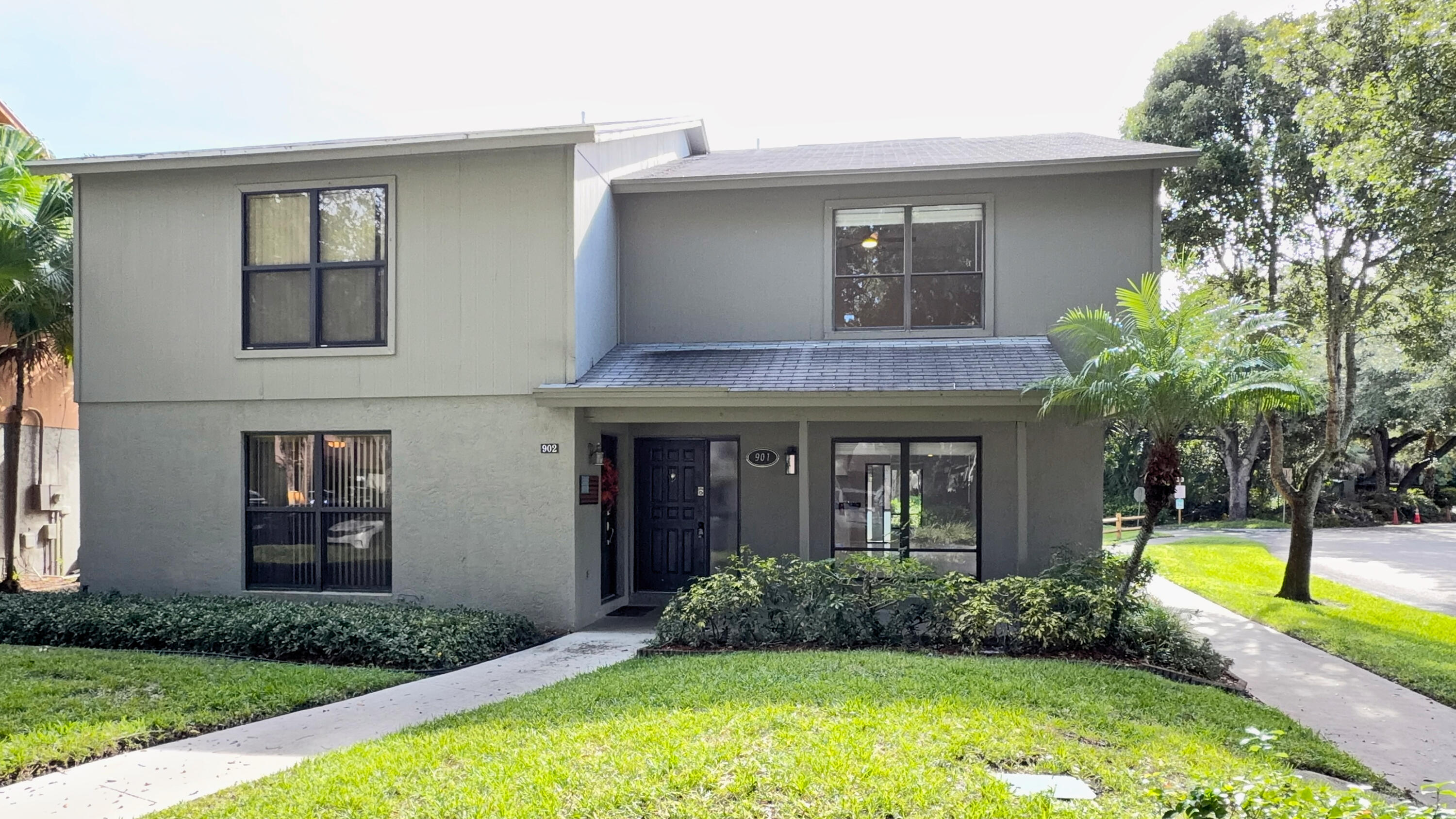 901 Sandtree Drive Property Photo 1