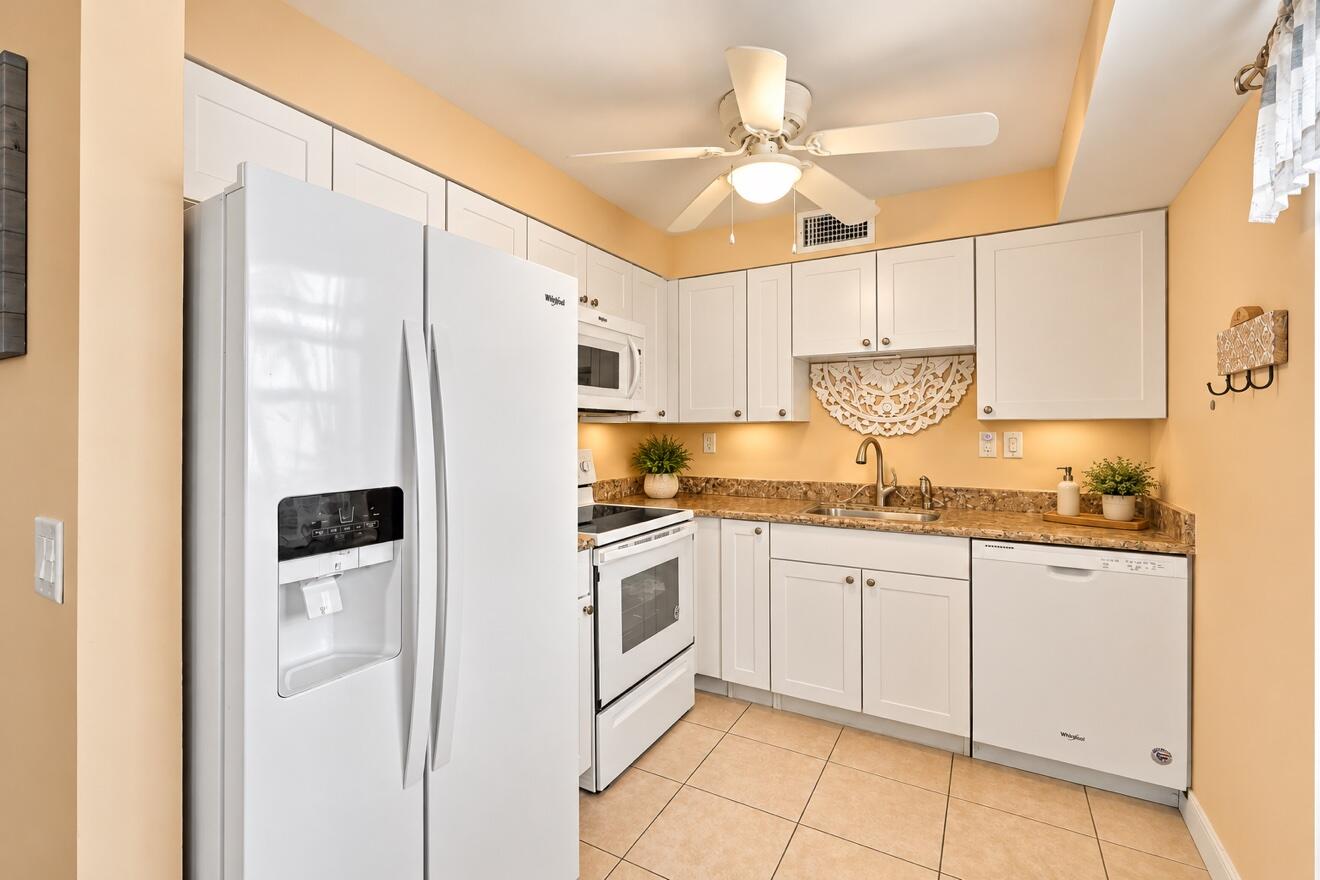 532 Capri L Property Photo 6
