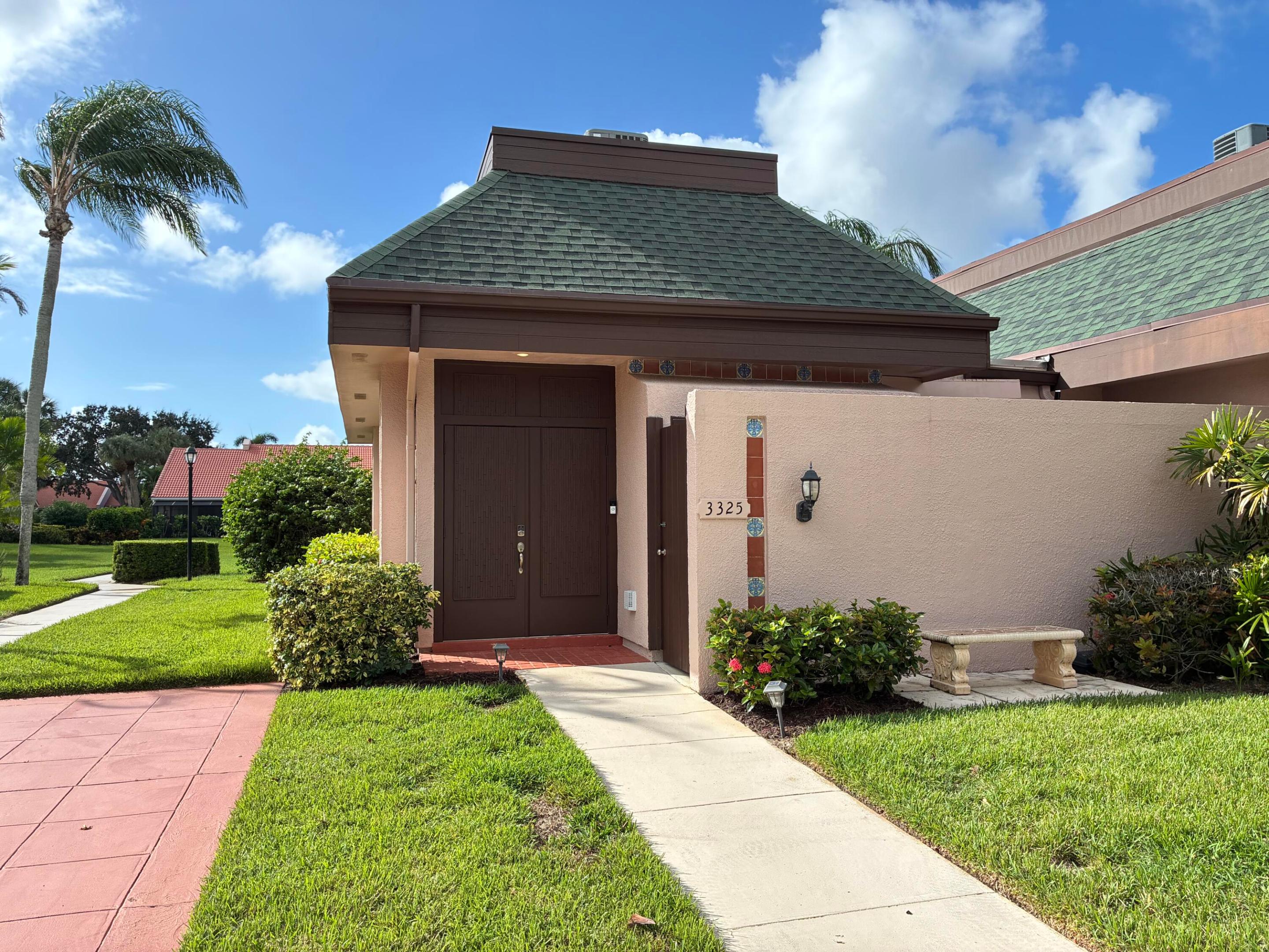 3325 SE LA PRADO Court Property Photo 1