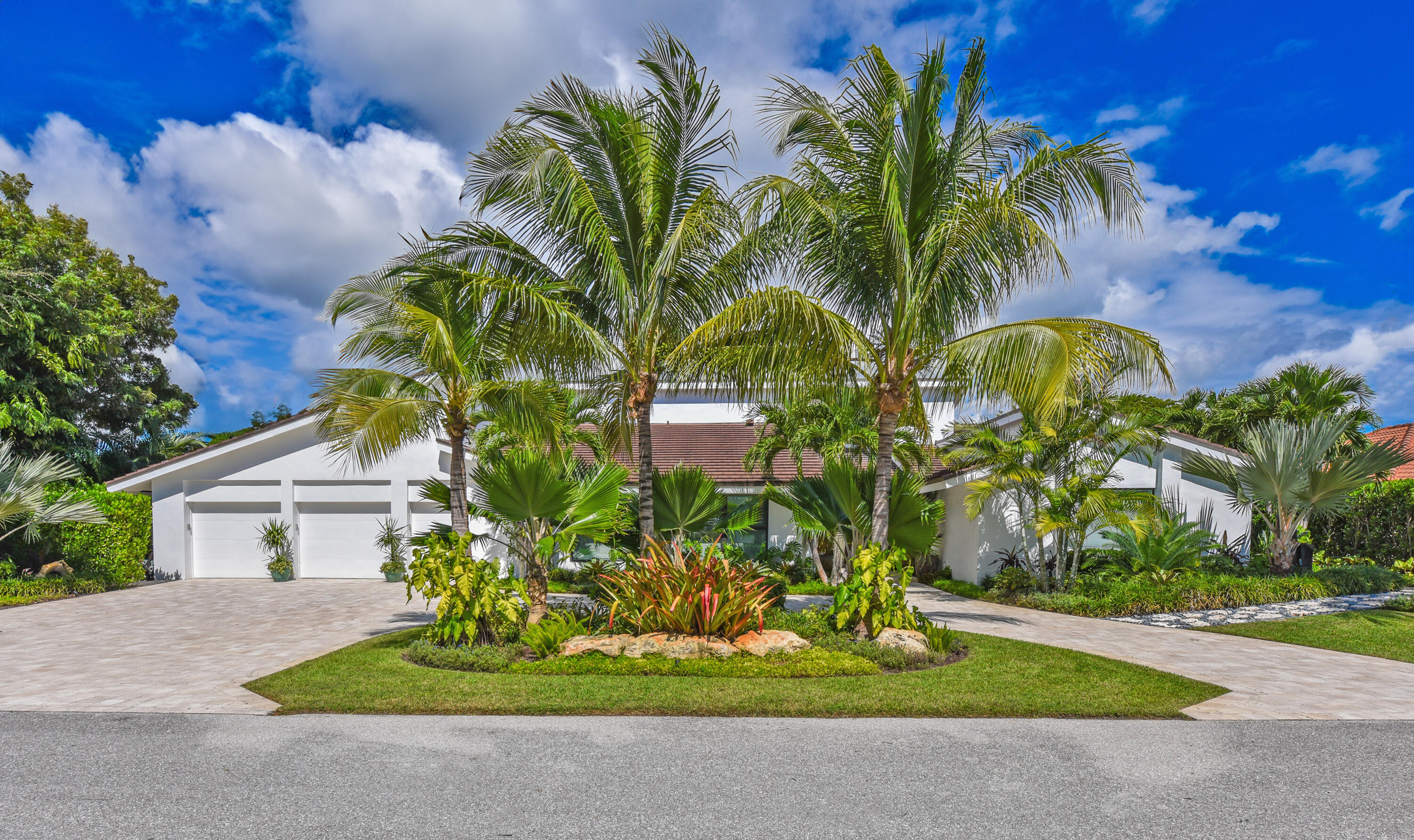 4561 OAK TREE Court Property Photo 1