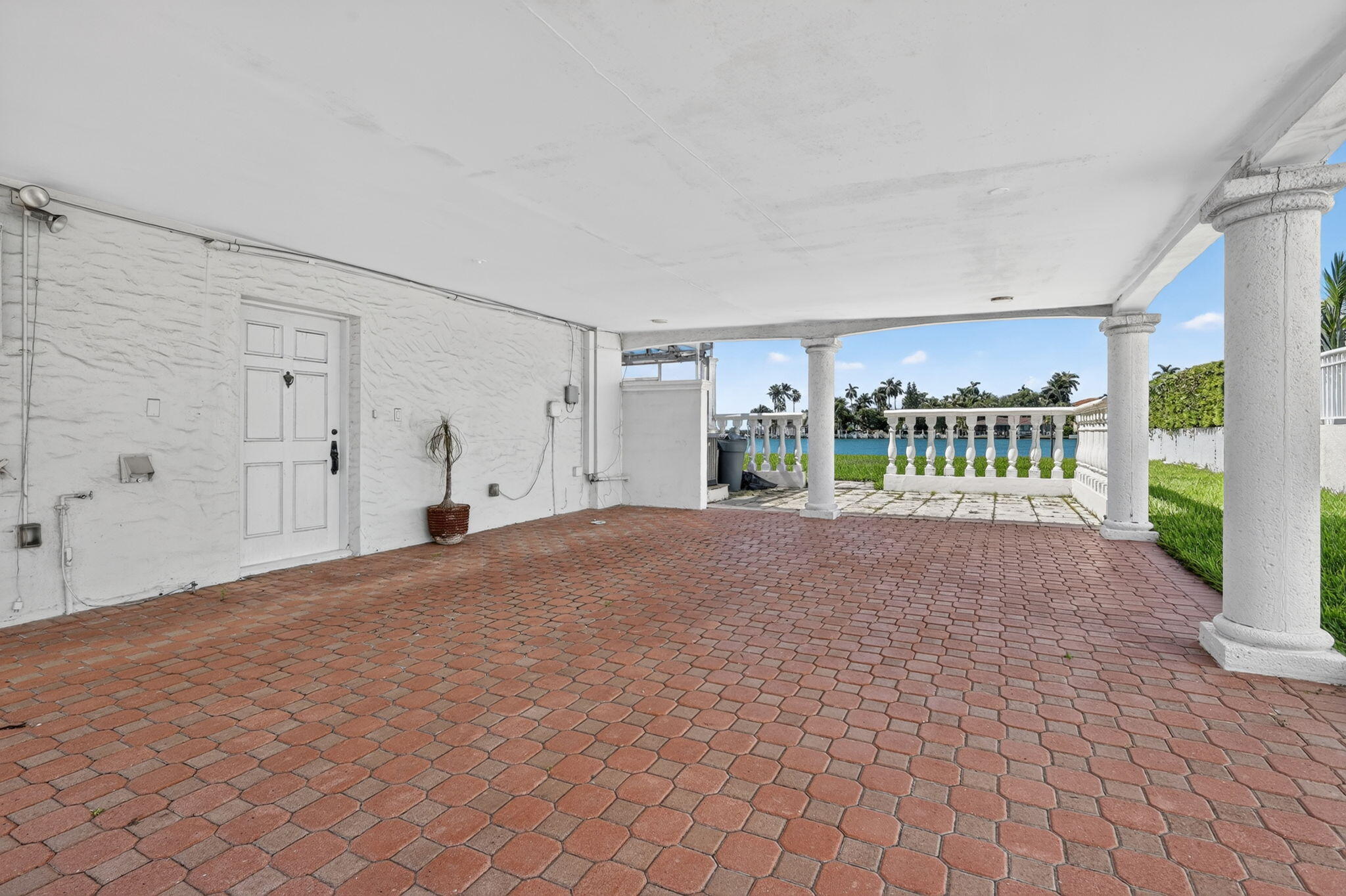 7500 W Treasure Drive Property Photo 6