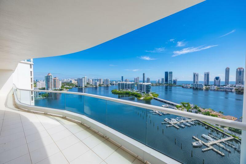 7000 Island Boulevard 2905 Property Photo 1