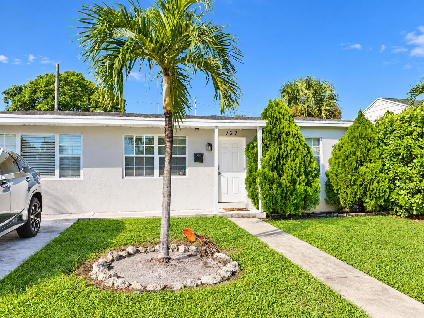 727 SUMMIT Boulevard Property Photo 1