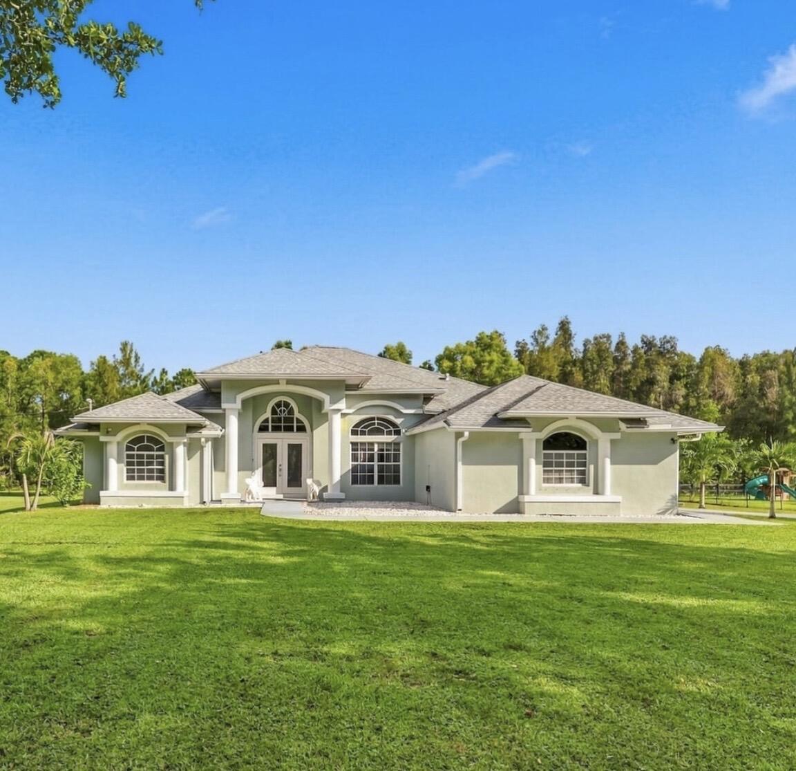 12711 71st Place N Property Photo 1