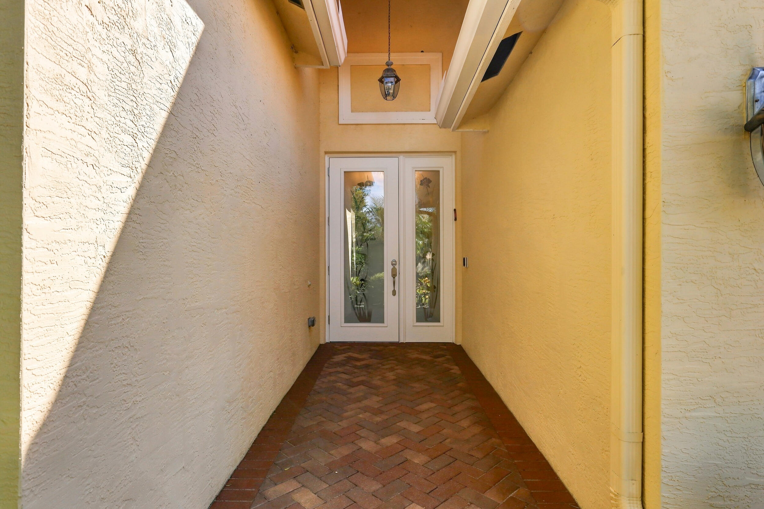 8150 Pikes Peak Avenue Property Photo 4