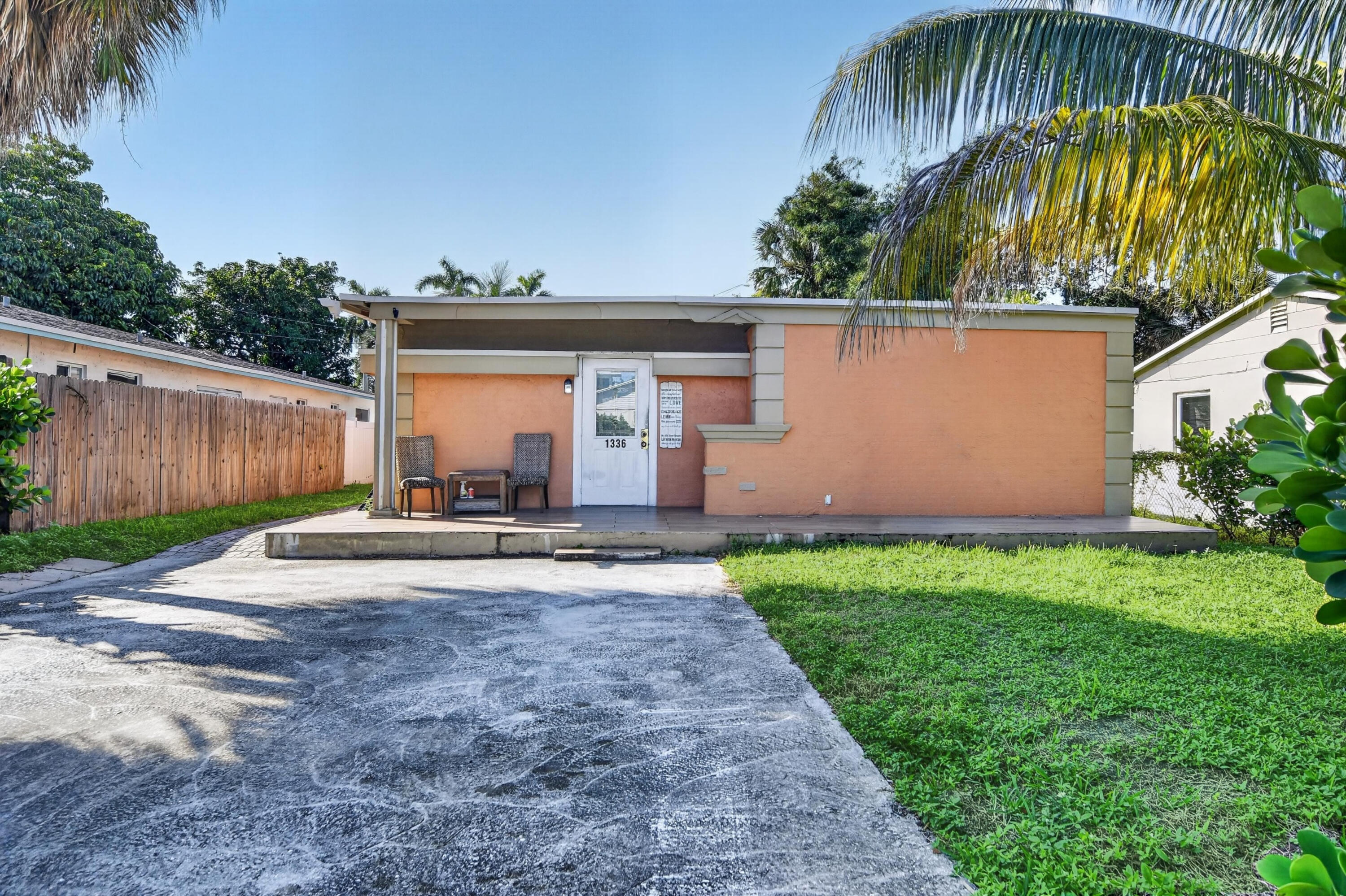1336 Longwood Street Property Photo 1