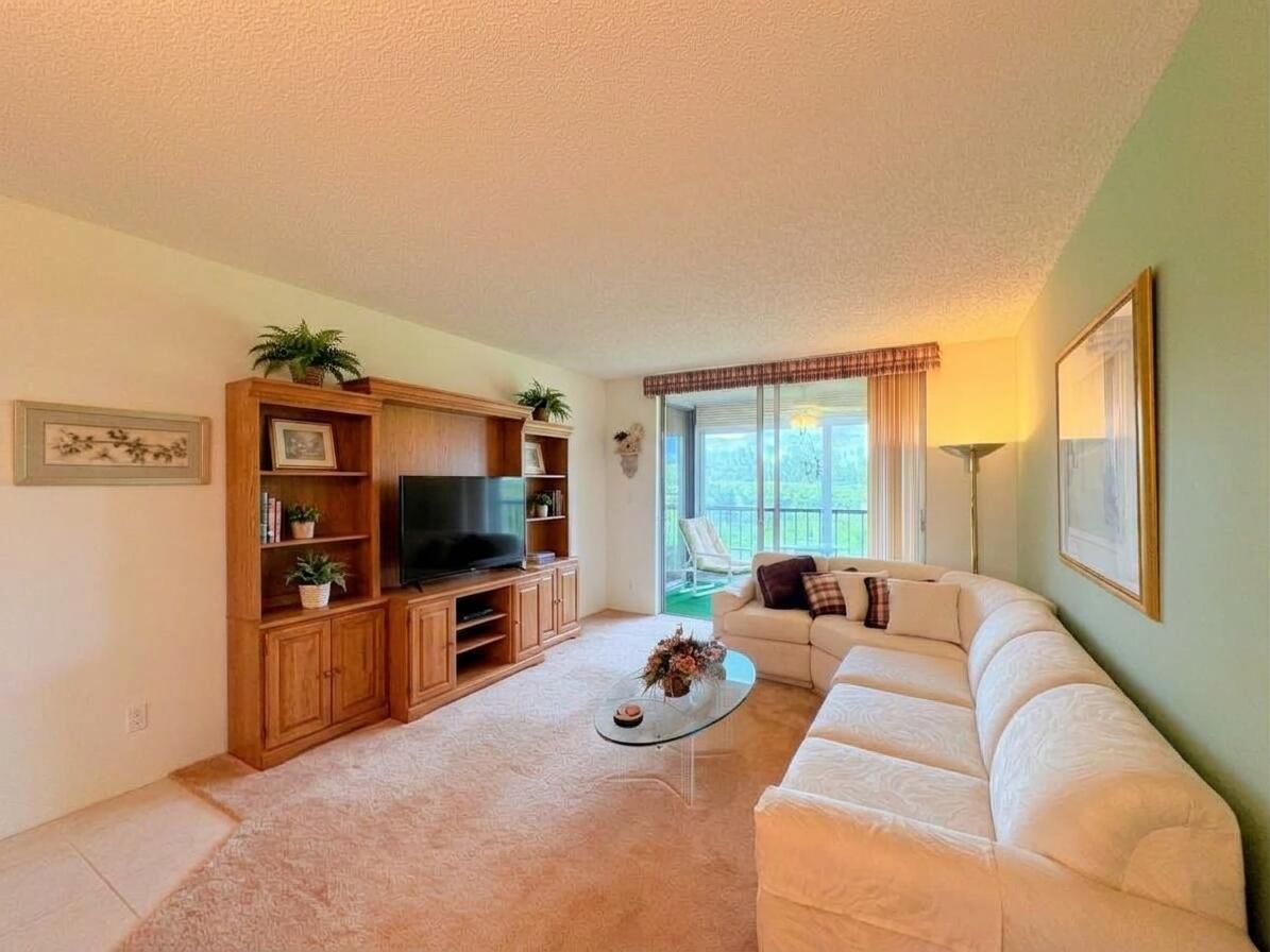 6935 HUNTINGTON Lane 404 Property Photo 1