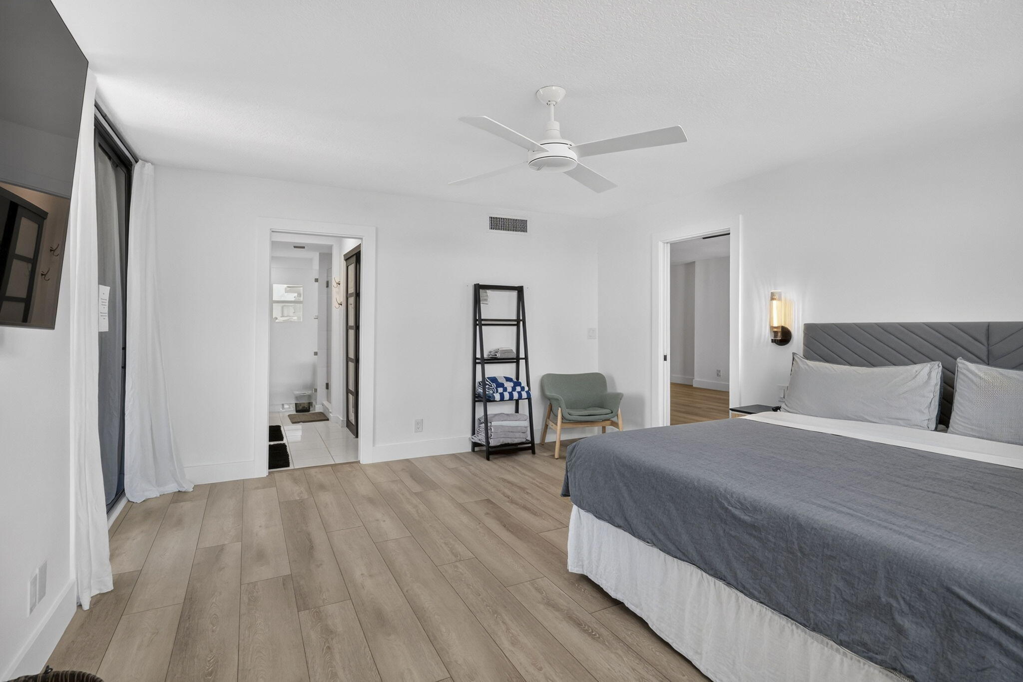 145 S Ocean 719 Property Photo 25
