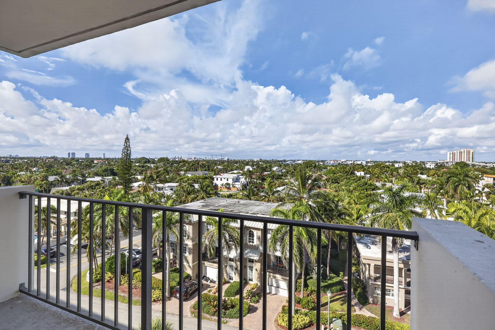 145 S Ocean 719 Property Photo 40
