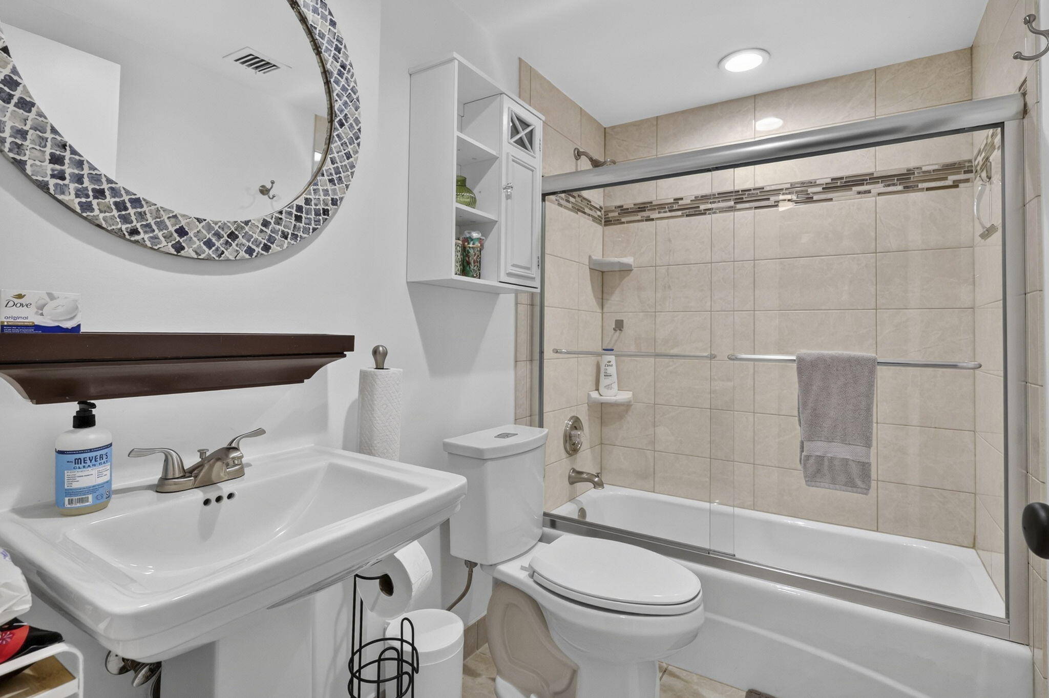 145 S Ocean 719 Property Photo 44