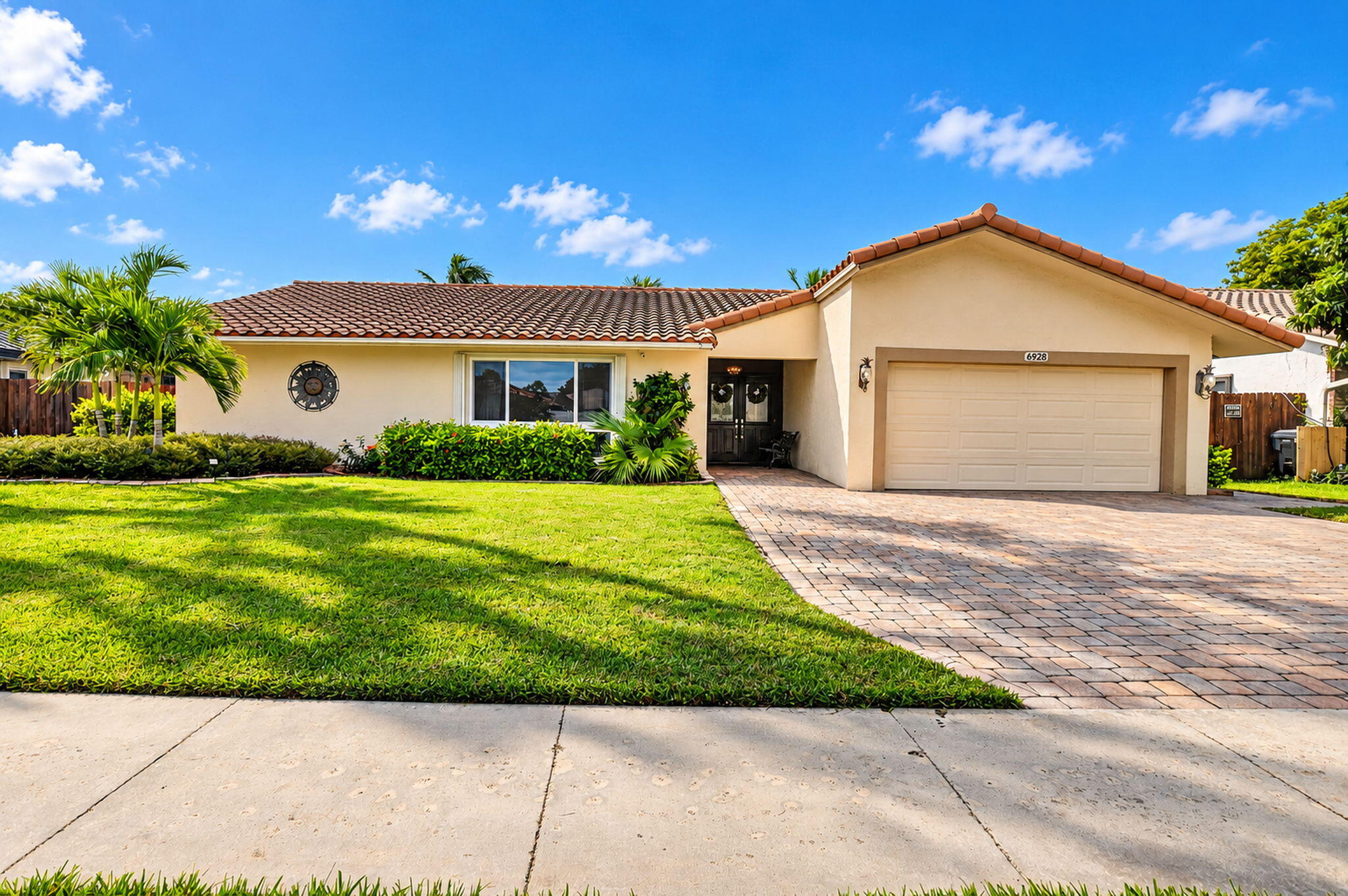 6928 Calle Del Paz S Property Photo 1